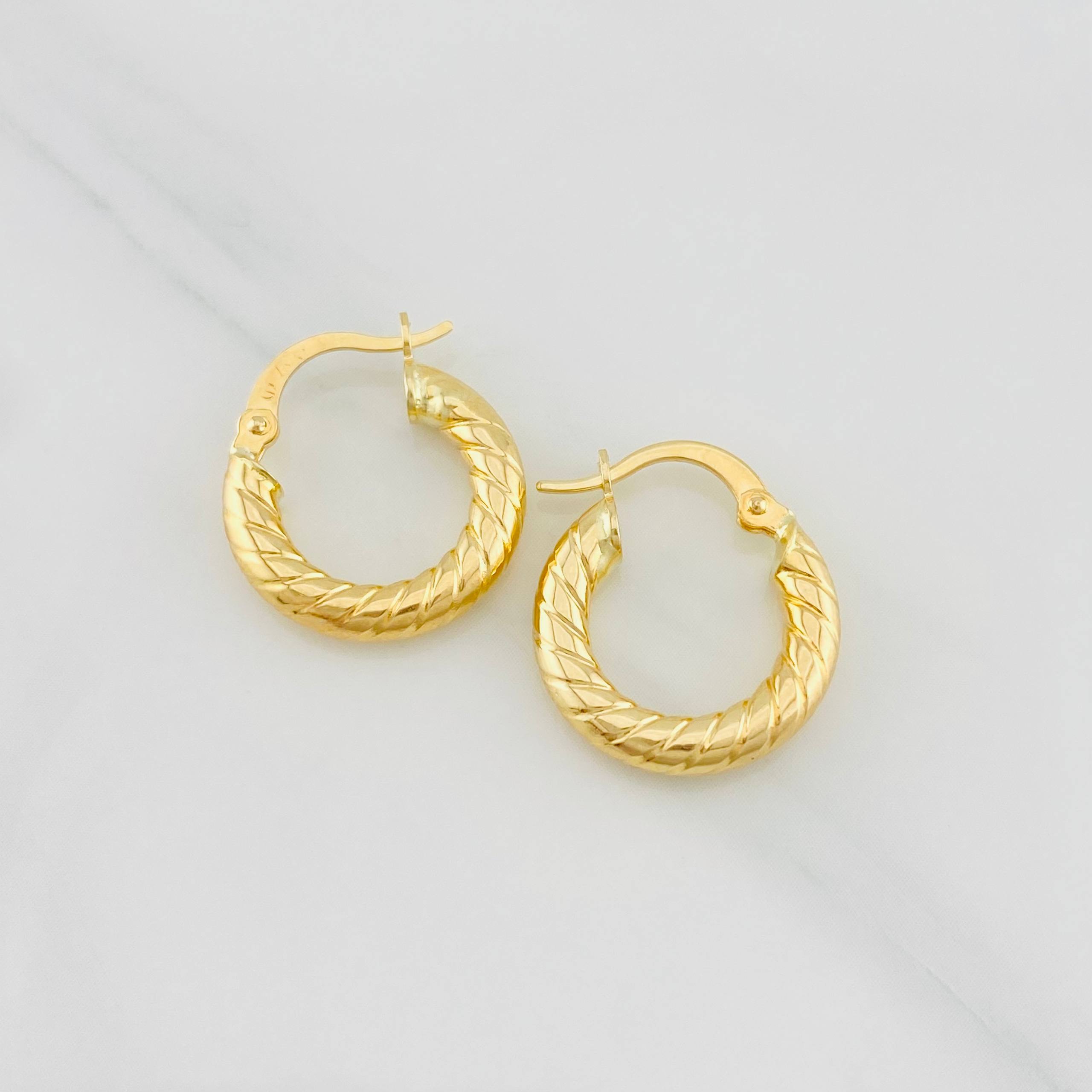 Candongas Niky 1.9g / 3/4 in Oro Amarillo 18K