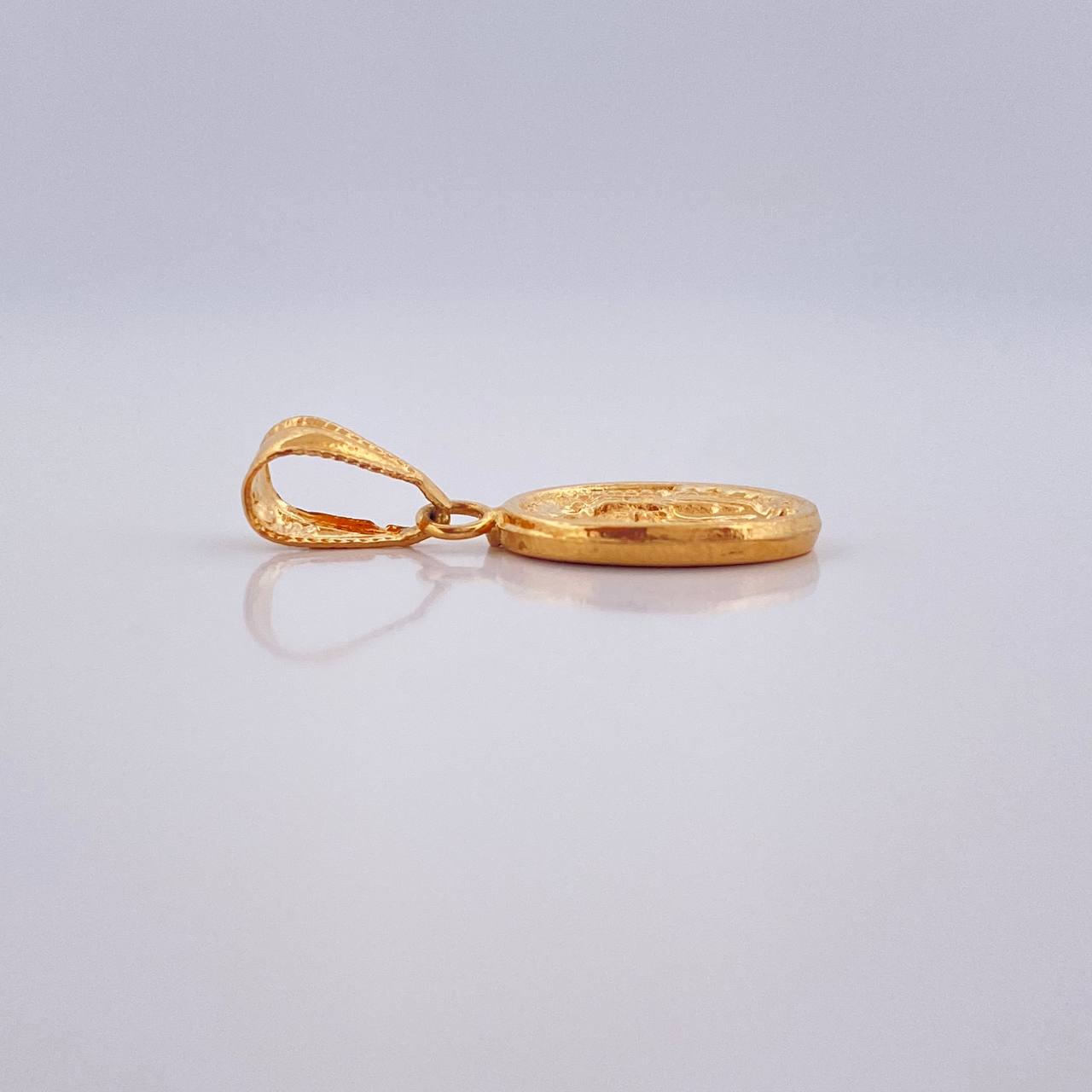 Dije Vigen Milagrosa 0.75gr / 3/4 in / Oro Amarillo 18K &