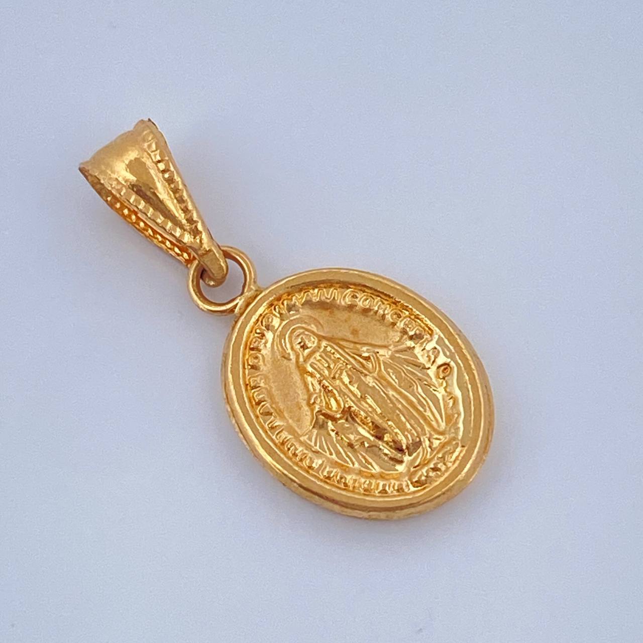 Dije Vigen Milagrosa 0.75gr / 3/4 in / Oro Amarillo 18K &