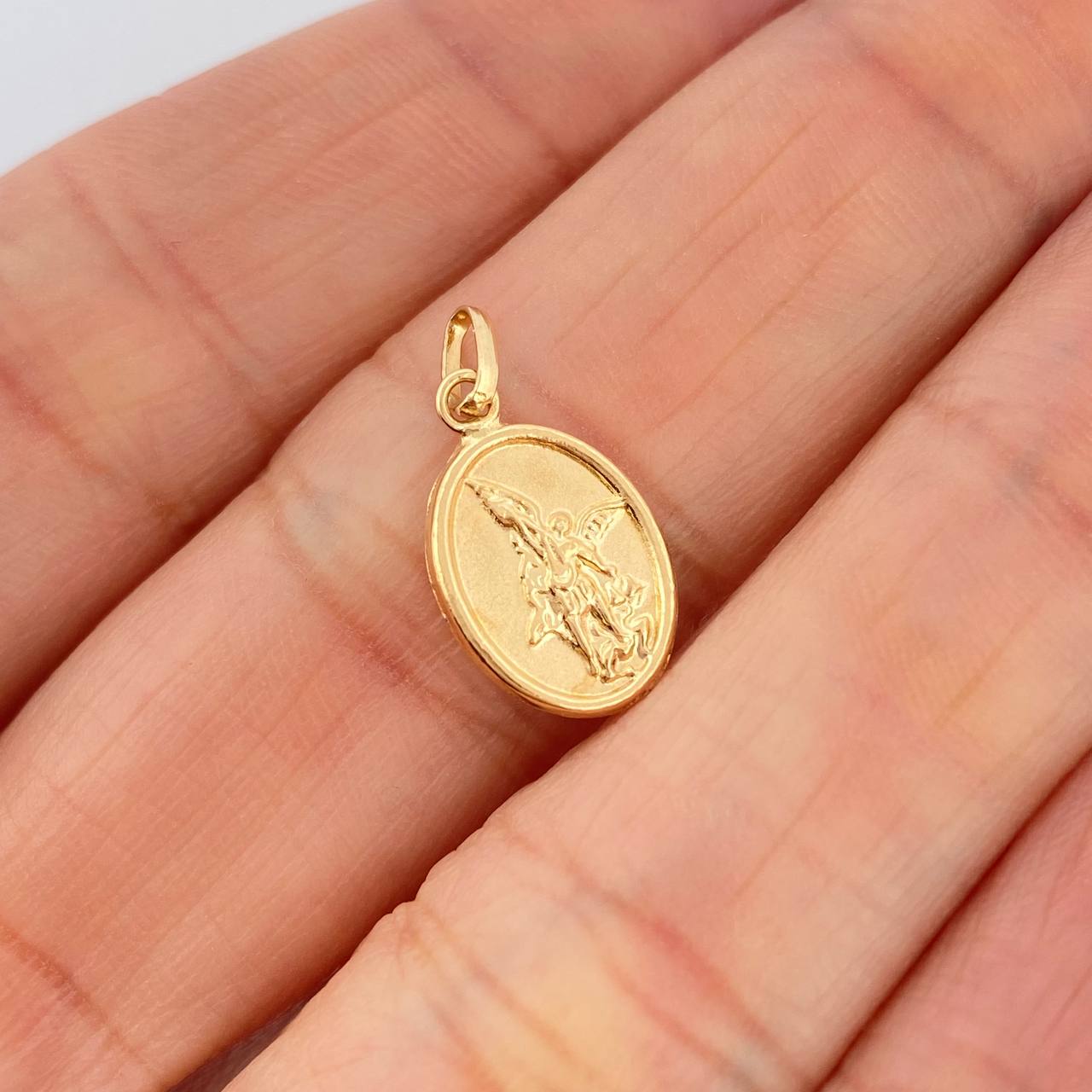 Dije San Miguel Arcangel 0.55gr / 3/4 in / Oro Amarillo 18K &