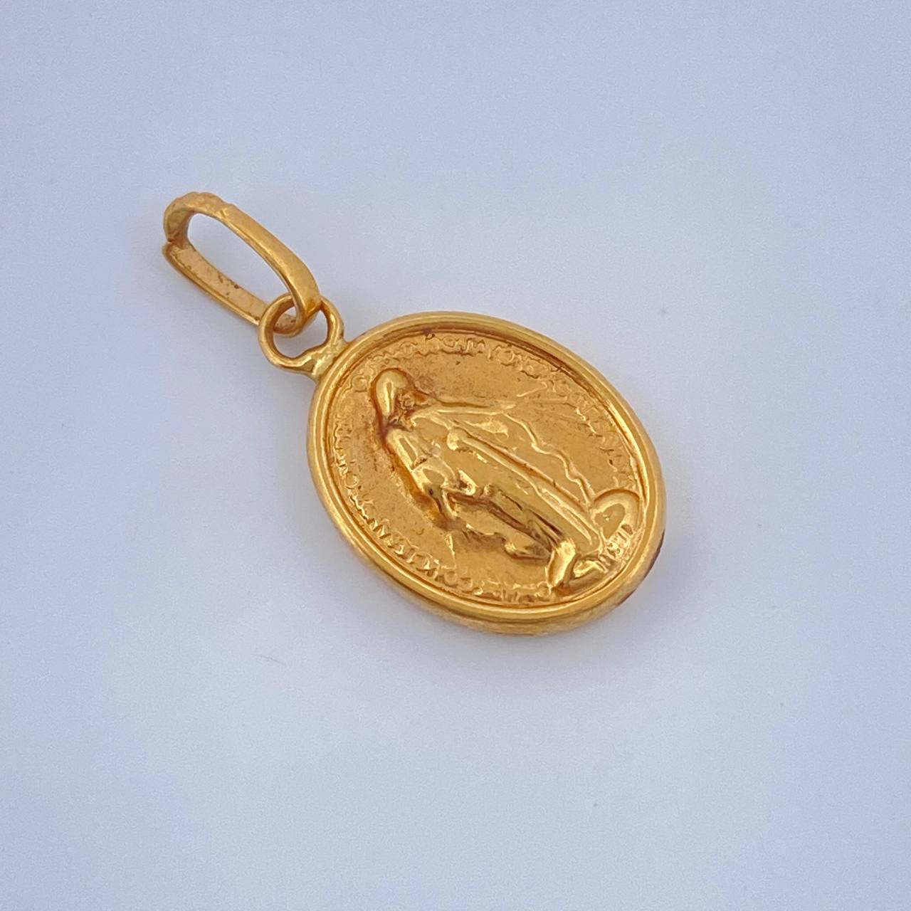 Dije Vigen Milagrosa 0.6gr / 3/4 in / Oro Amarillo 18K &