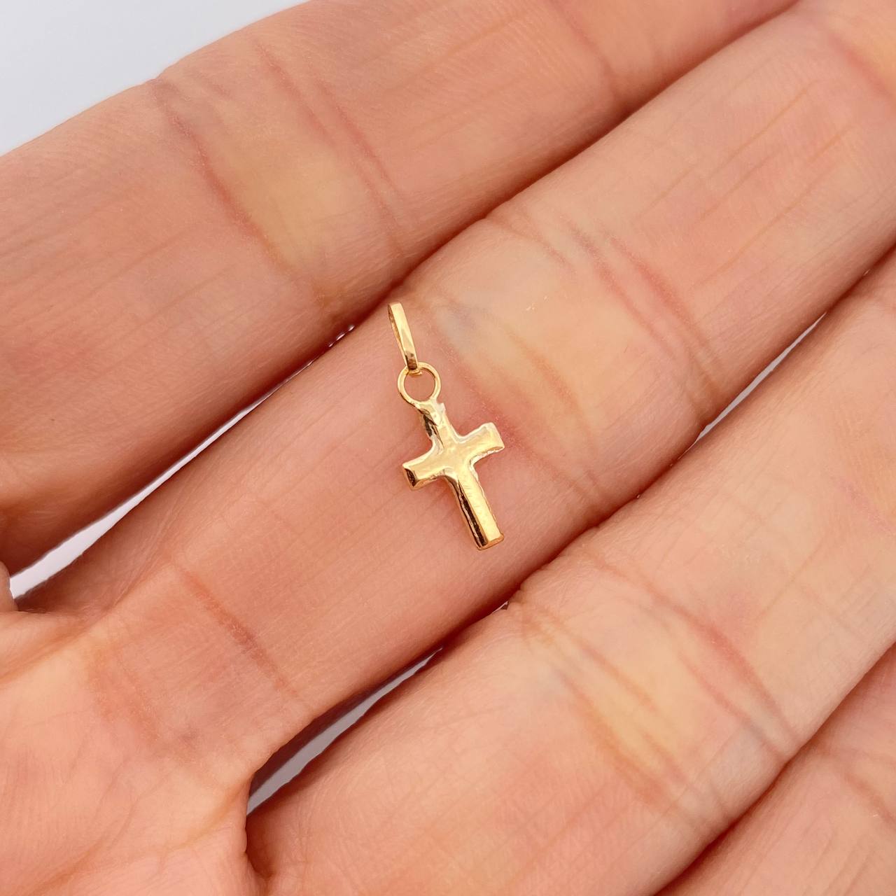 Dije Cruz 0.15gr / 1/2 in / Oro Amarillo 18K &