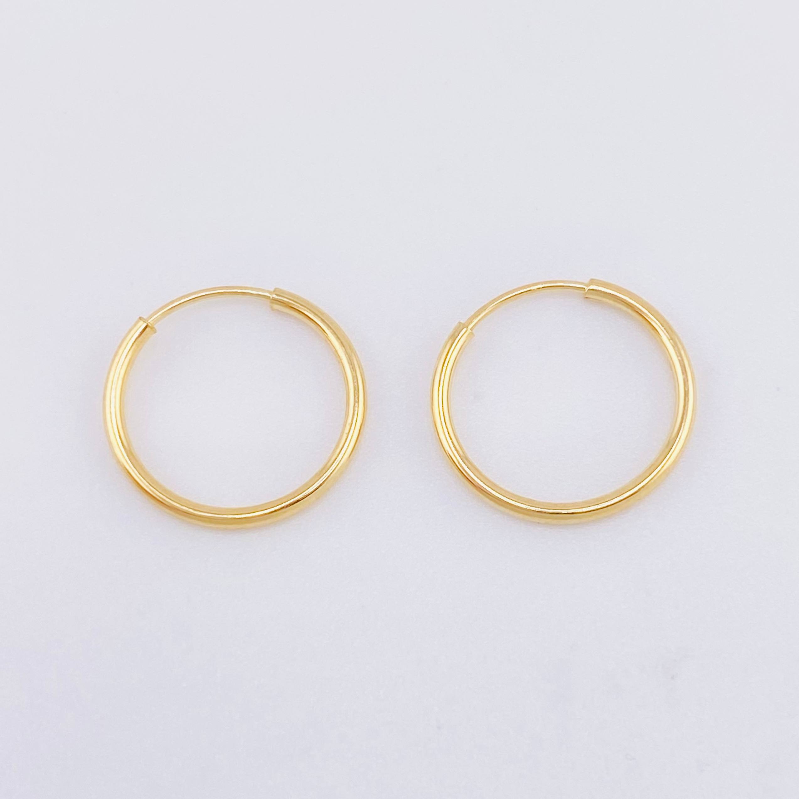 Hoop Earrings Smooth Hoop 0.4g / 1/2 in 18K Yellow Gold