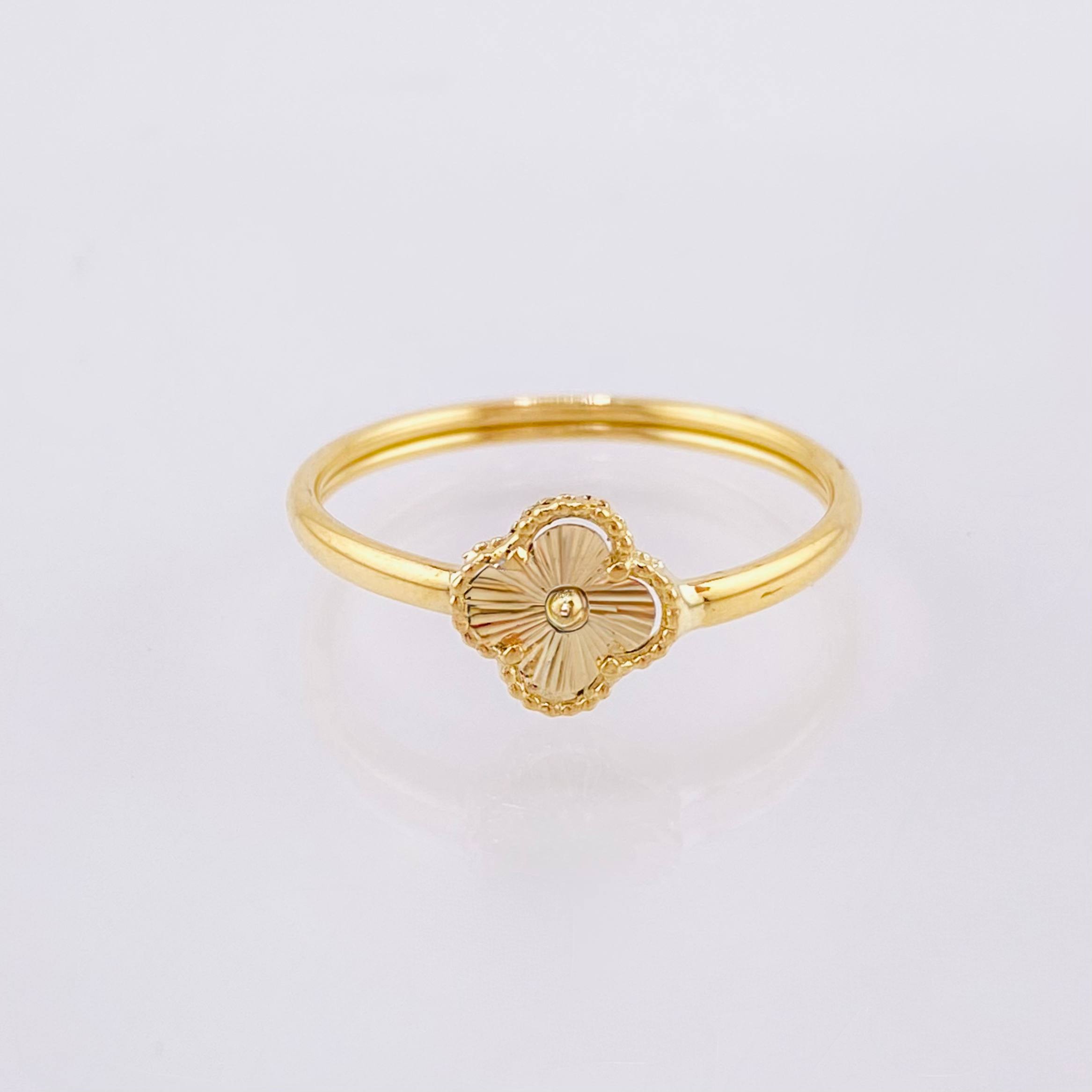 Anillo Trebol Diamantado 1.1gr / T6 1/2 / Oro Amarillo Nac.Esp. 18K