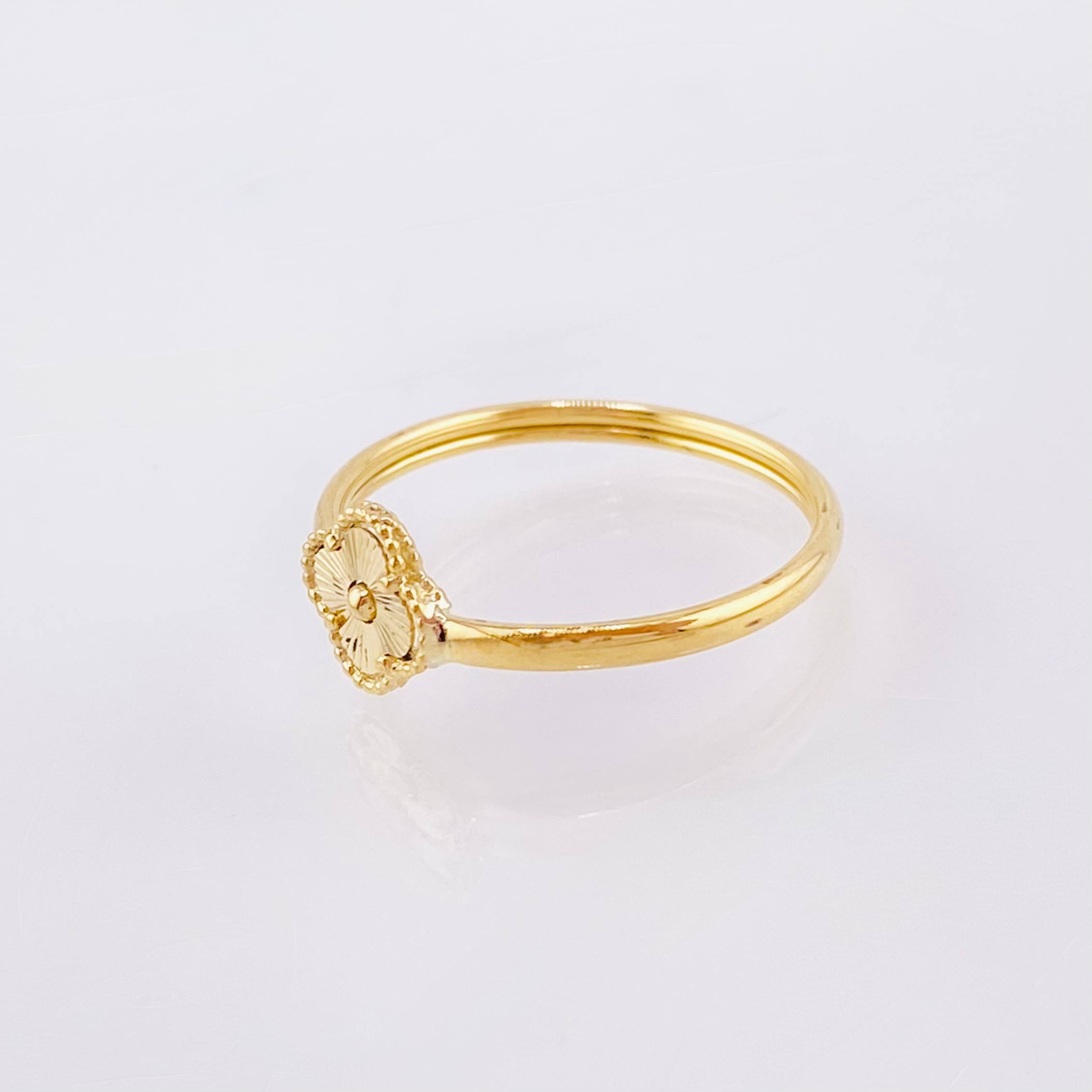 Anillo Trebol Diamantado 1.1gr / T8 / Oro Amarillo Nac.Esp. 18K ©