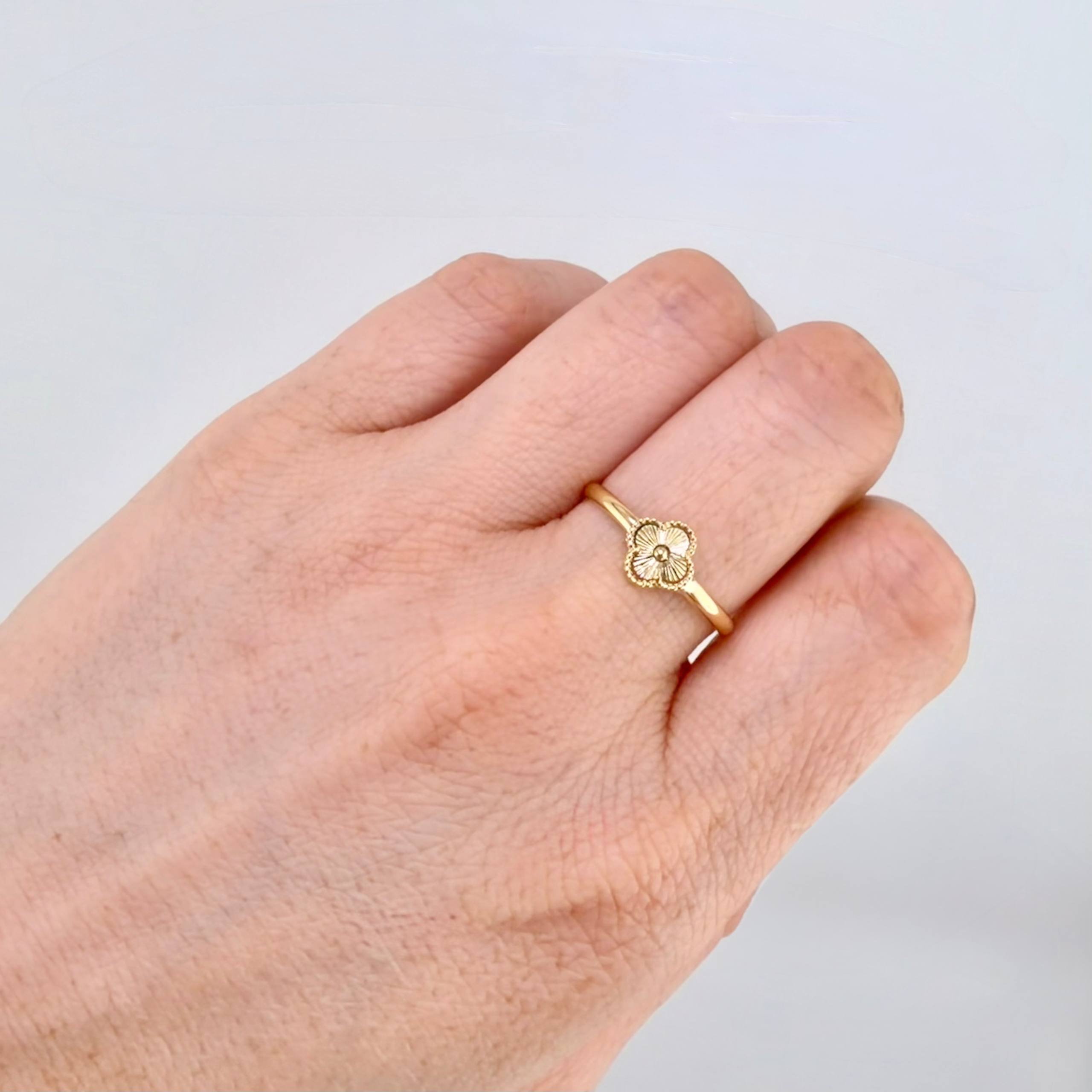 Anillo Trebol Diamantado 1.1gr / T6 1/2 / Oro Amarillo Nac.Esp. 18K