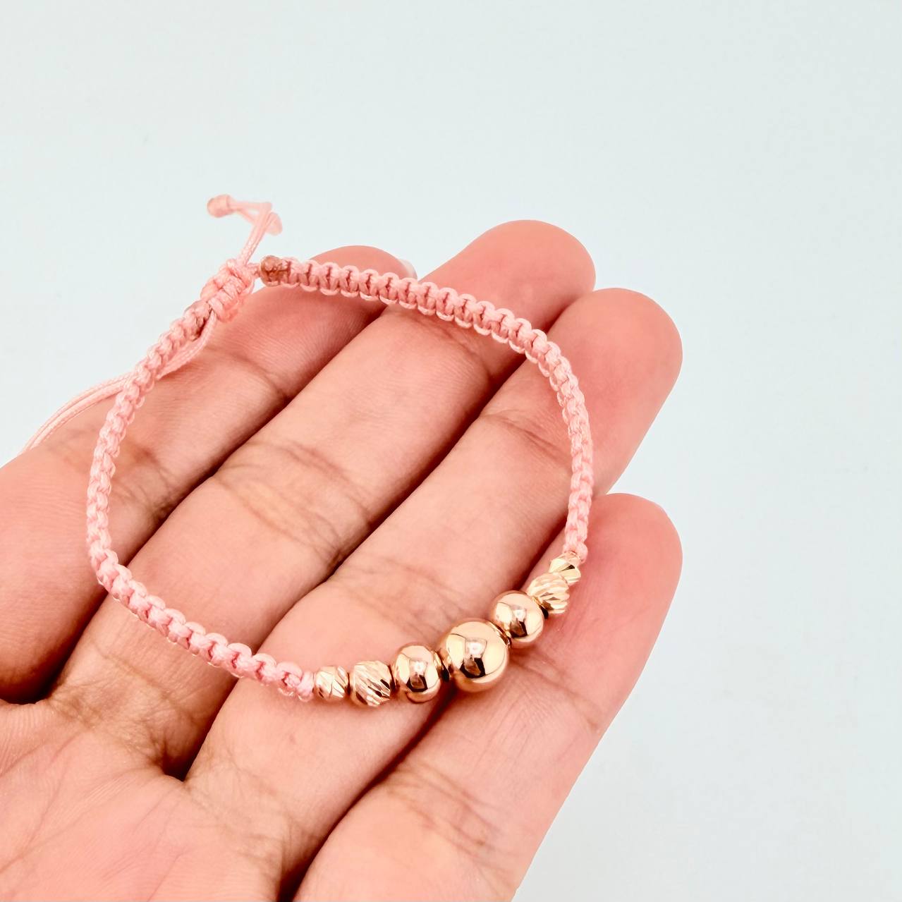 Pulsera Tejida Rosada Bolas Lisas/ Diamantadas Oro Amarillo 18K