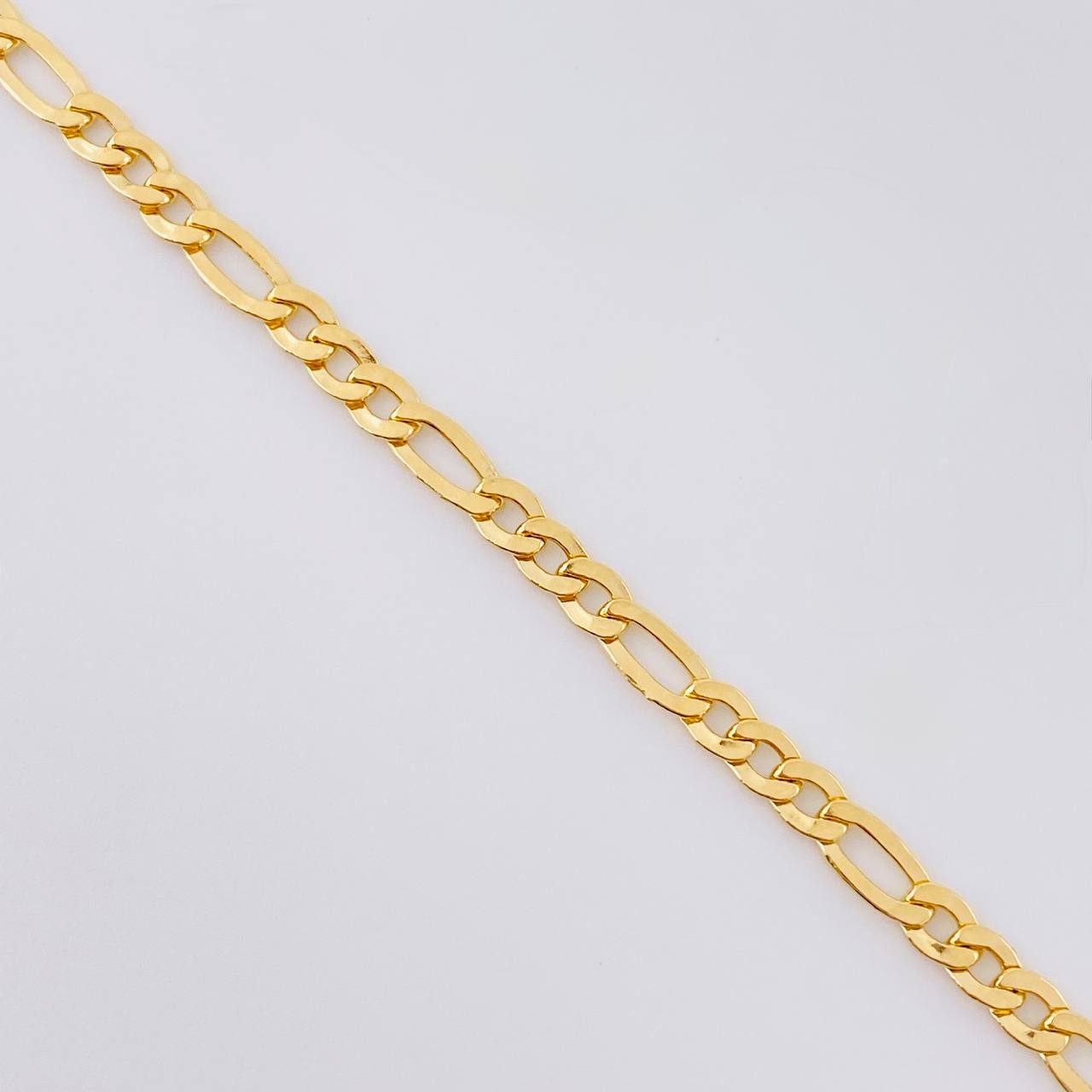 Cadena Figaro 6.3g / 24 in / 3.3mm Oro Amarillo 18K