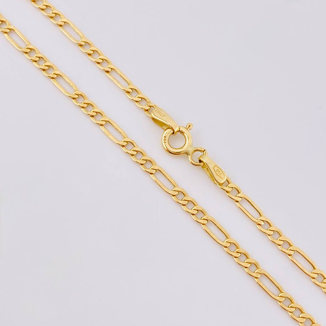 Cadena Figaro 2.7g / 24 in / 2.4mm Oro Amarillo 18K