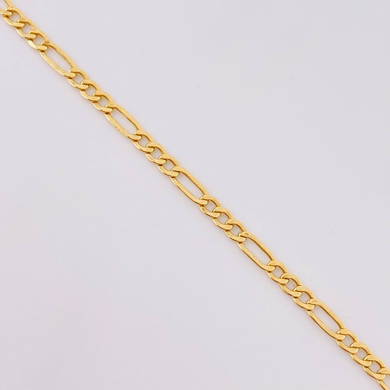 Cadena Figaro 2.75g / 24 in / 2.4mm Oro Amarillo 18K