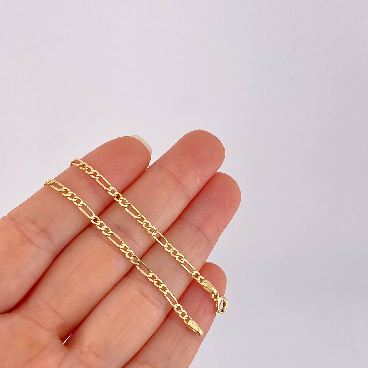 Cadena Figaro 2.7g / 24 in / 2.4mm Oro Amarillo 18K