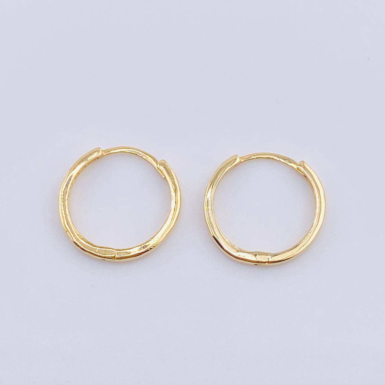 Candongas Carril Liso 1.6gr / 1/2 in / Oro Amarillo 18K *