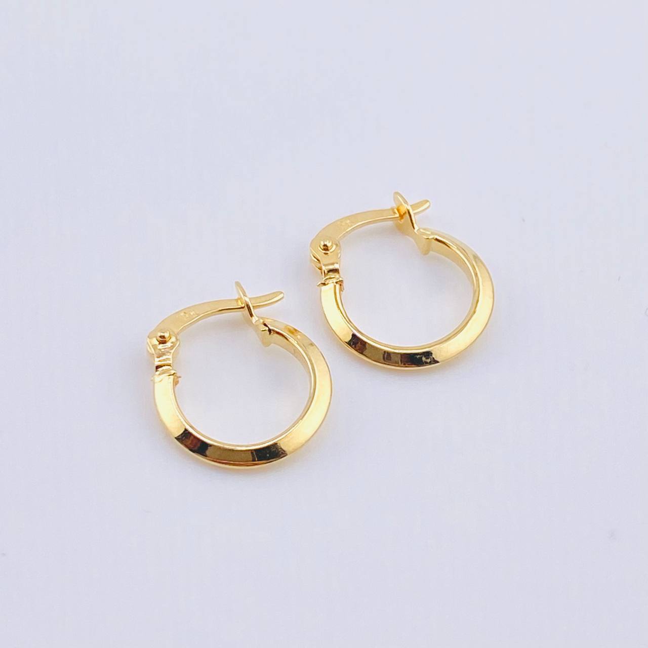 Candongas Clau 0.7gr / 1/2 in / Oro Amarillo 18K