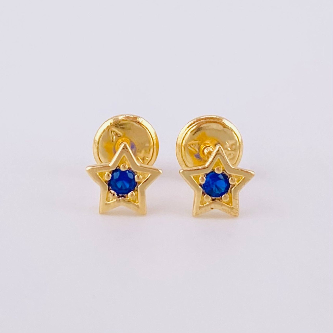 Stud Earrings Star 0.7g / in / 4.4mm Yellow Gold 18K