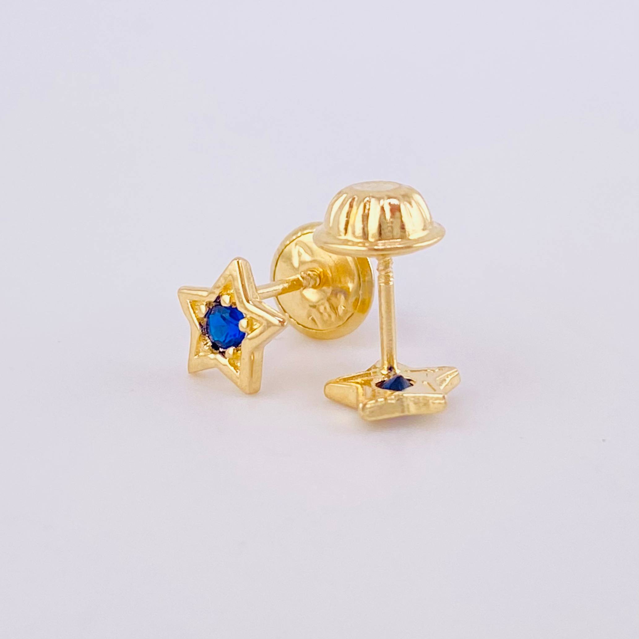 Stud Earrings Star 0.7g / in / 4.4mm Yellow Gold 18K