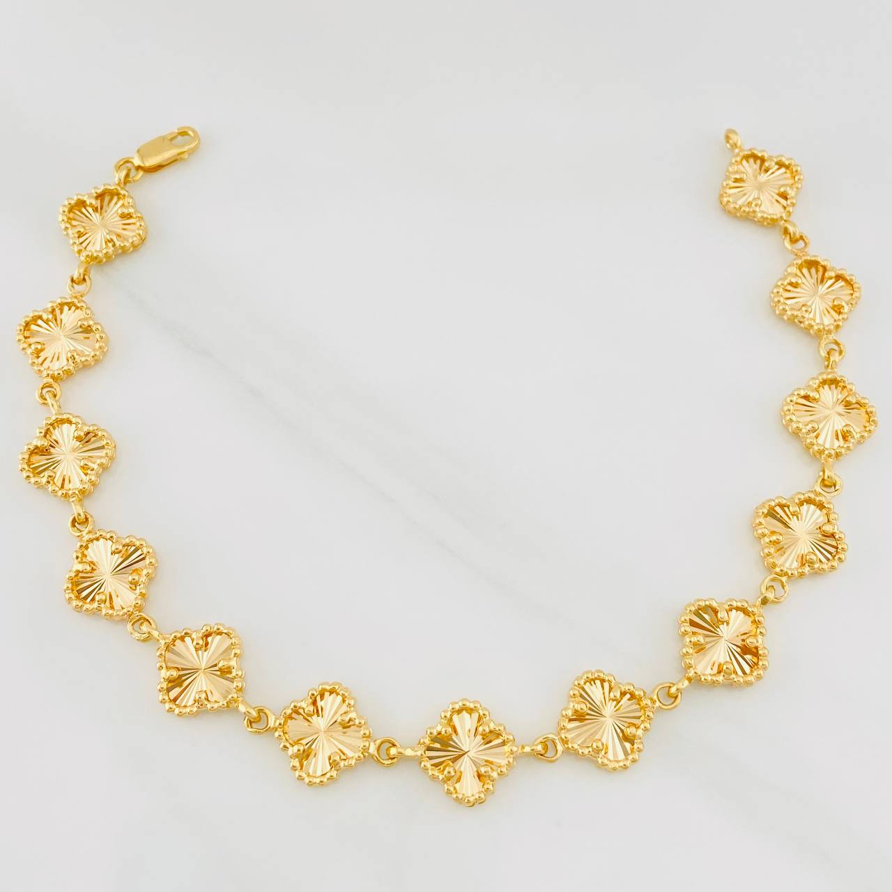 Diamond Cut Clover Bracelet 16.05g / 7 1/2 in / 9.91mm 18K Yellow Gold