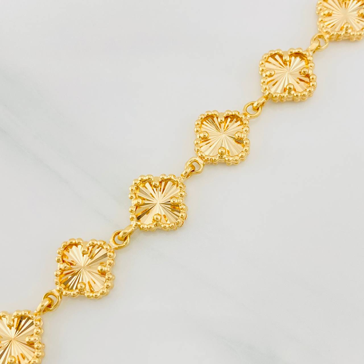 Diamond Cut Clover Bracelet 16.05g / 7 1/2 in / 9.91mm 18K Yellow Gold