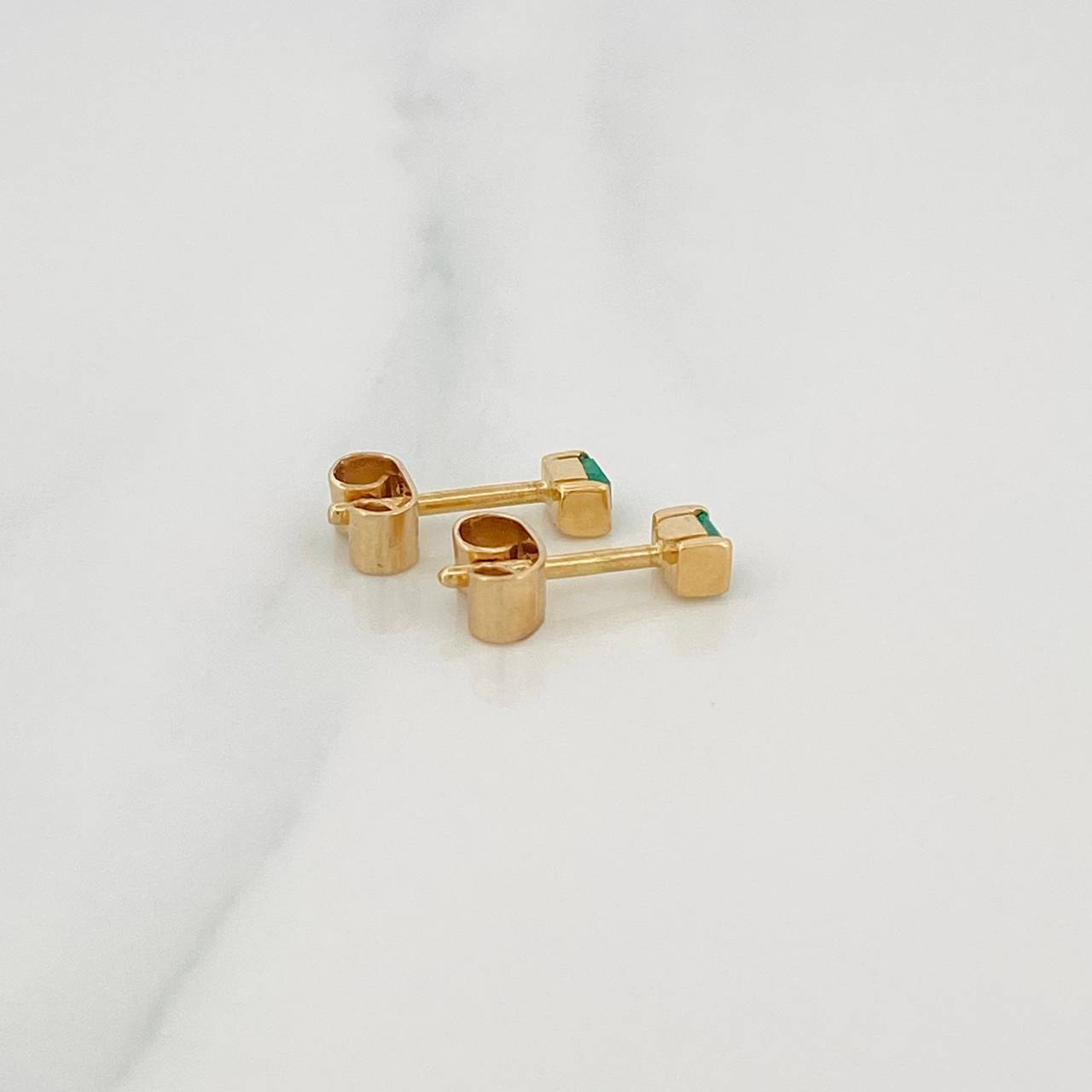 Stud Earrings Rectangle Emeralds 10pts 1.25g / in / 1.4mm Yellow Gold 18K