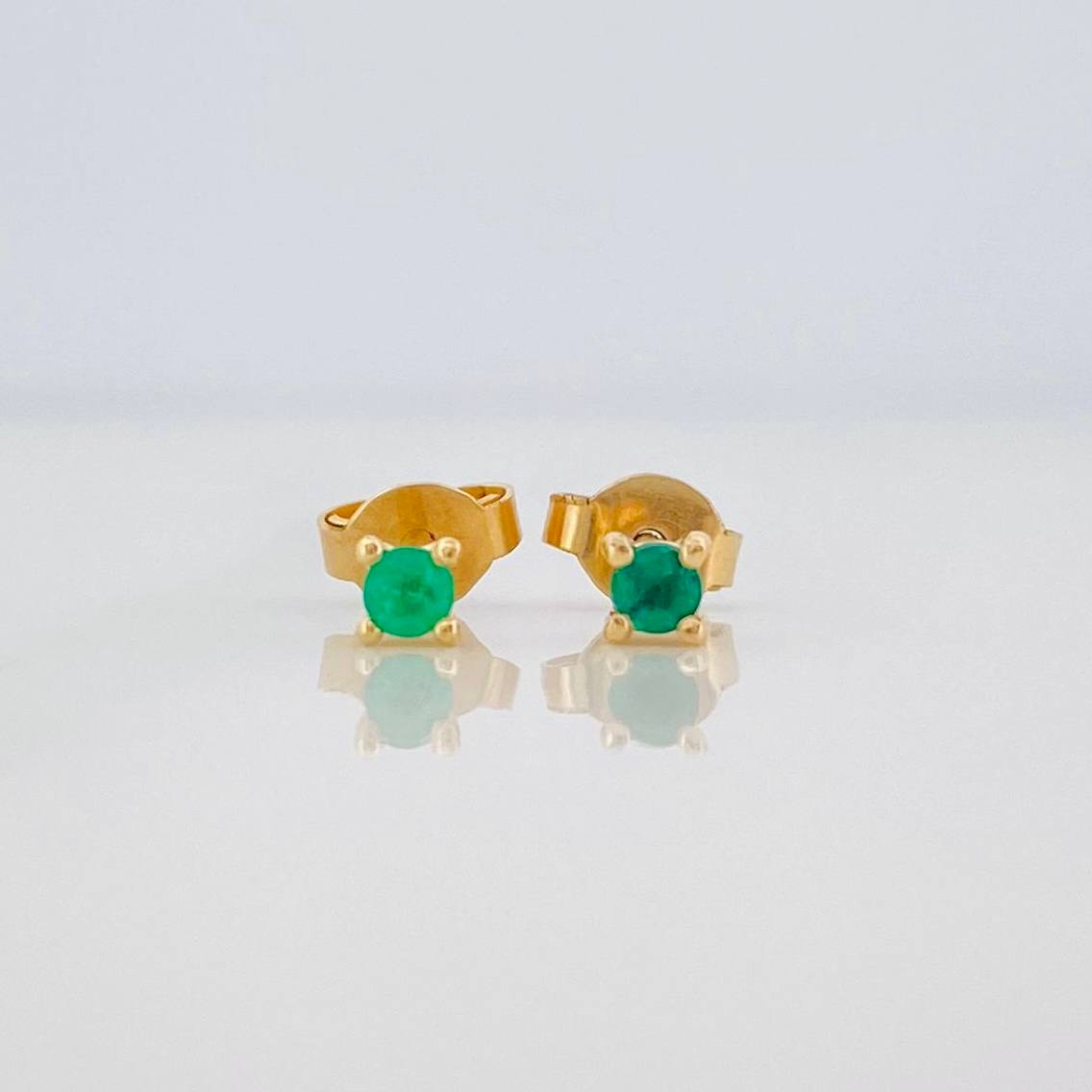 Stud Earrings Four Prongs Emeralds 10pts 0.85g / in / 3mm Yellow Gold 18K