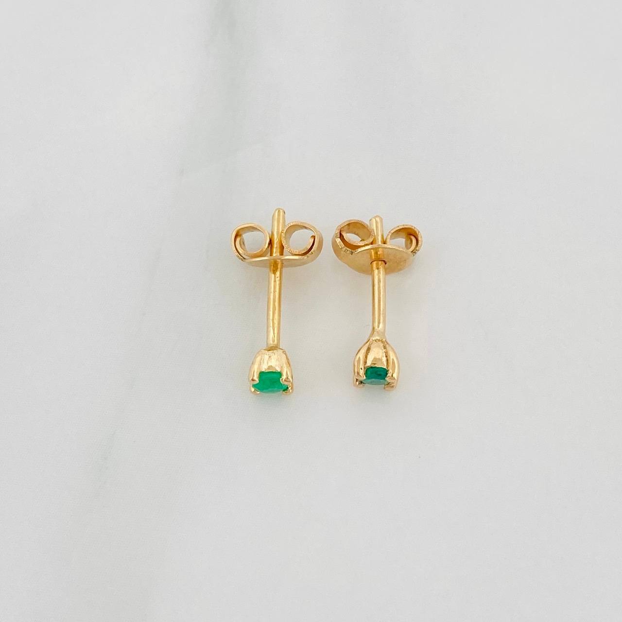 Stud Earrings Four Prongs Emeralds 10pts 0.85g / in / 3mm Yellow Gold 18K