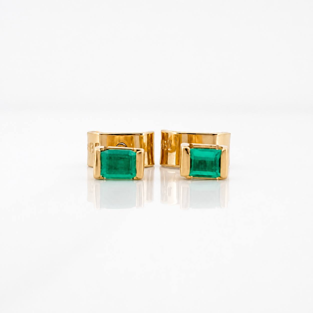 Stud Earrings Rectangle Emeralds 10pts 1.25g / in / 1.4mm Yellow Gold 18K