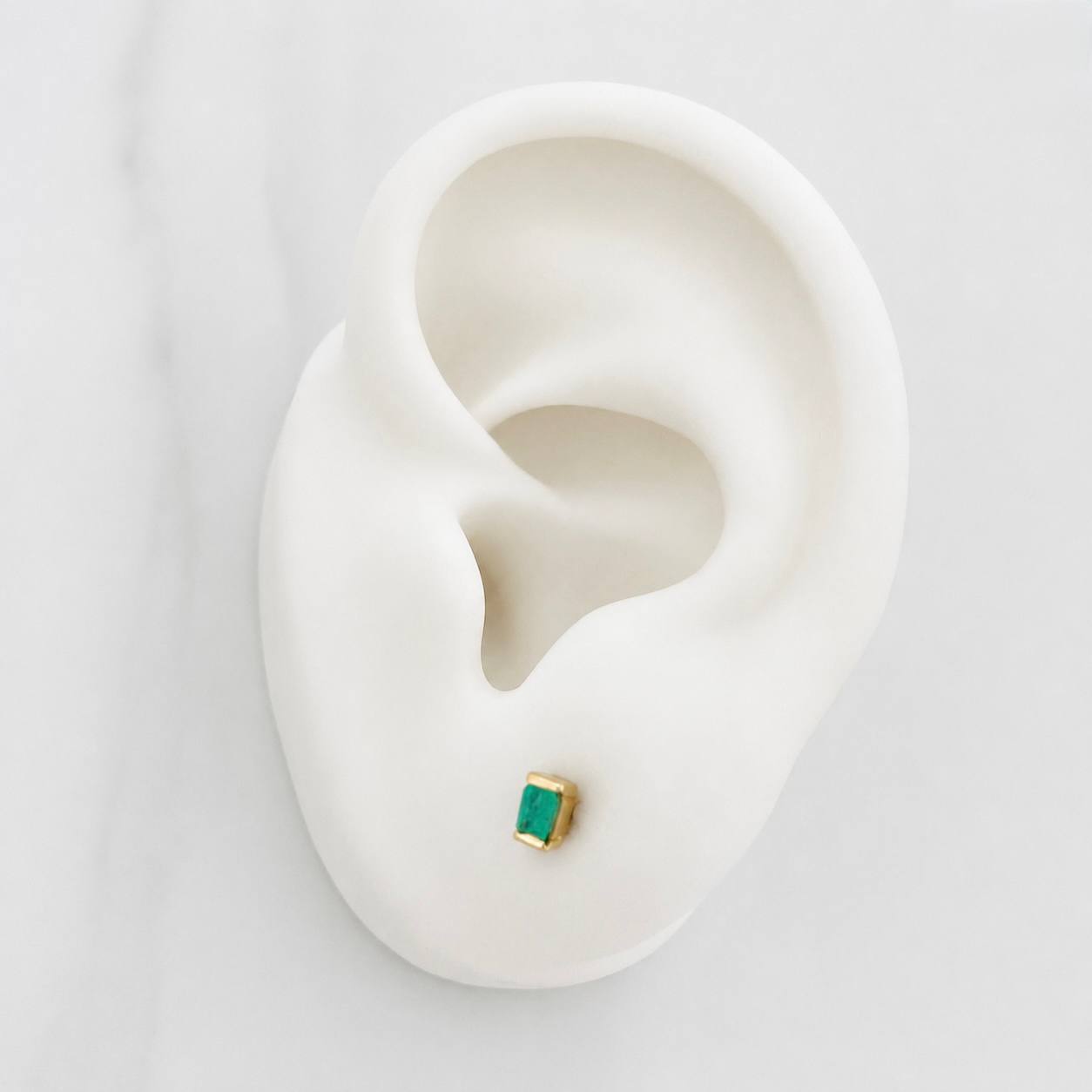 Stud Earrings Rectangle Emeralds 10pts 1.25g / in / 1.4mm Yellow Gold 18K