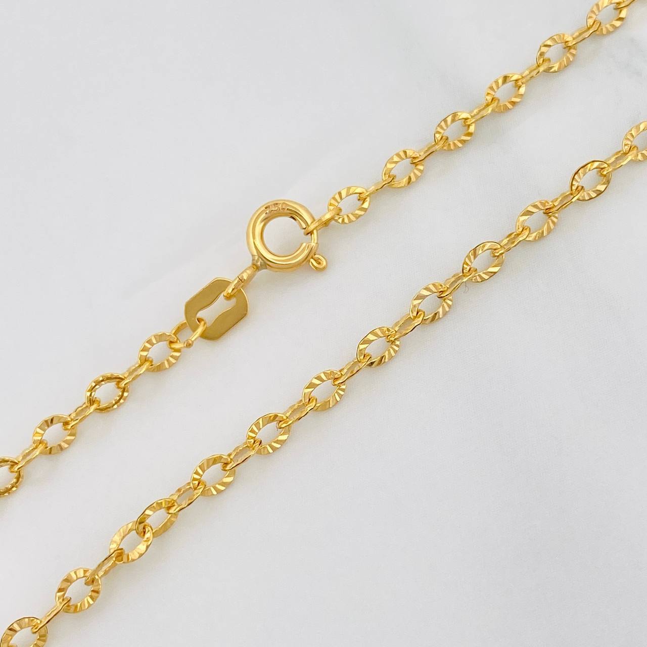 Pulso Aro Seguido Diamantado 0.8g / 7 in / 2.4mm Oro Amarillo 18K