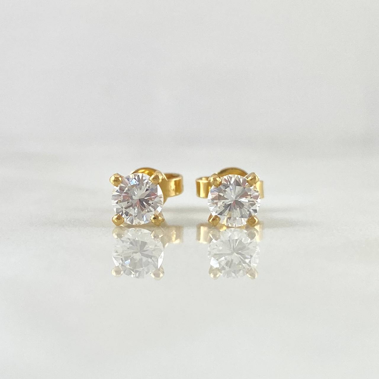 Stud Earrings Cetro Cuatro Garras 1.5gr / 5mm Diamonds 70pts Yellow Gold 18K (Jewel) ©