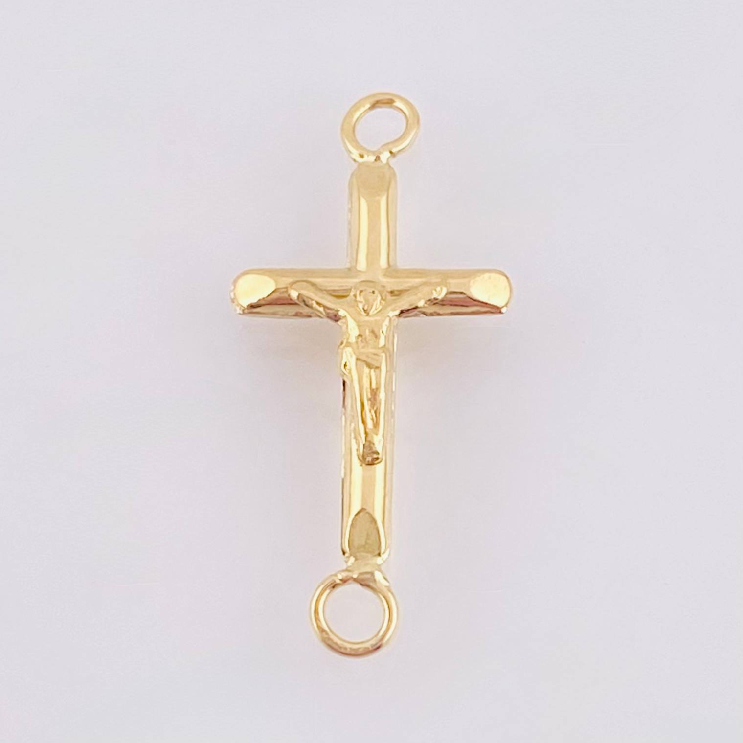 Dije Cruz Cristo Puntas Planas 0.55gr / 1 in / Oro Amarillo 18K