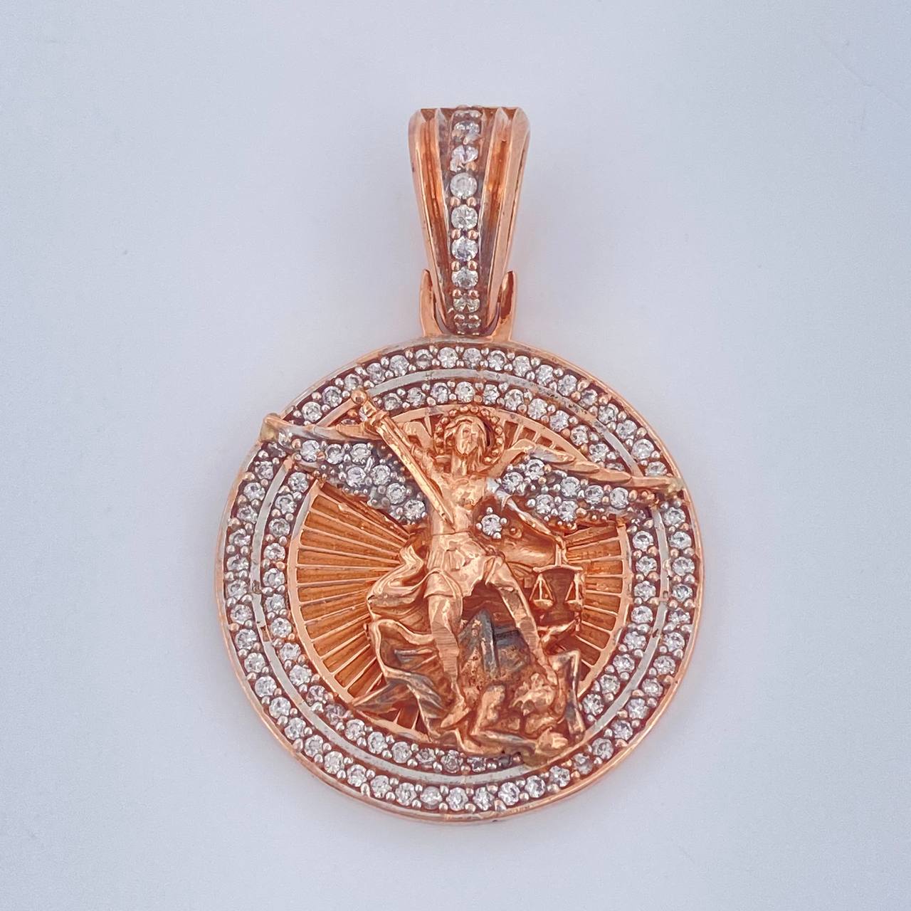 Dije San Miguel 7.95gr / 1 1/2 in / Tres Oros 18K $