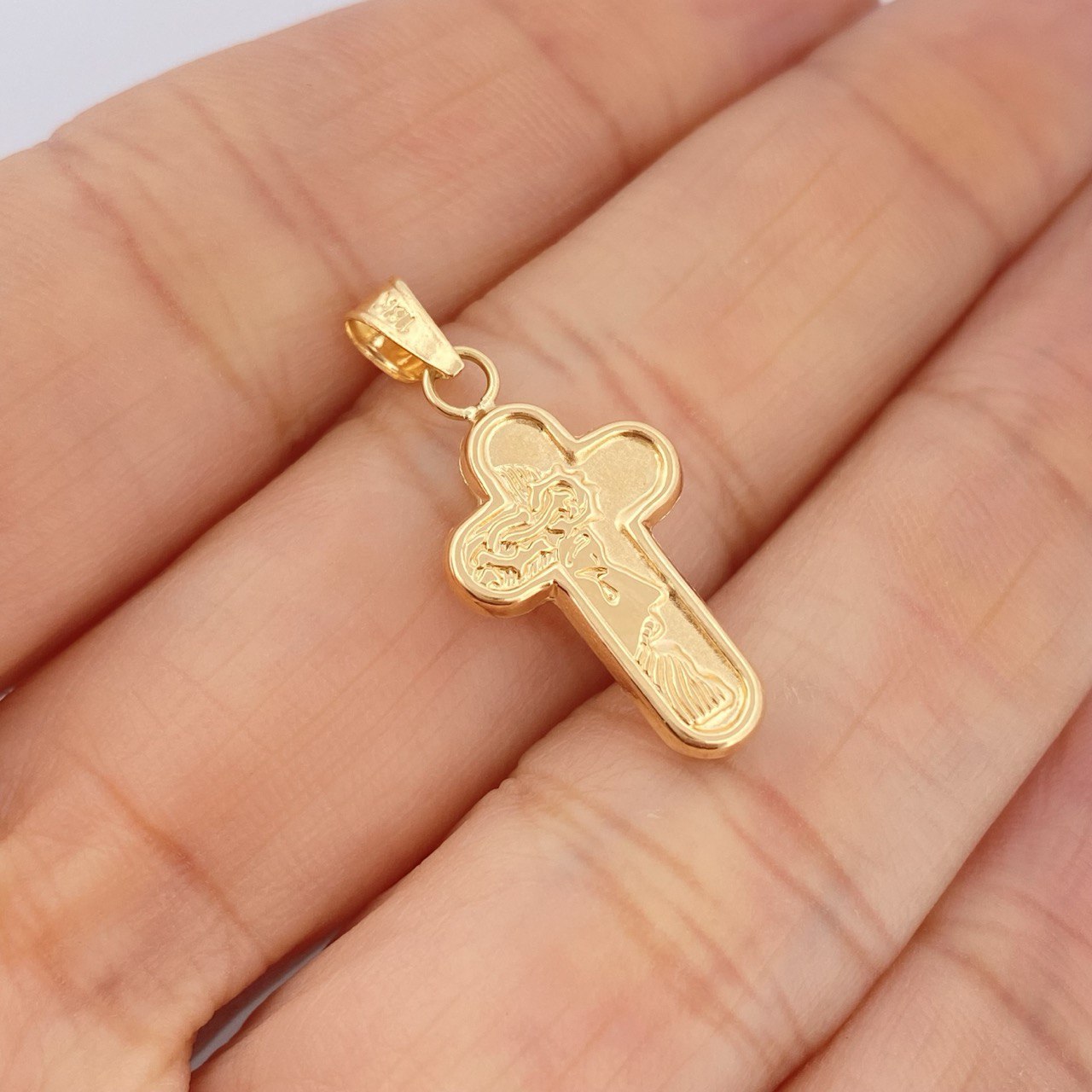 Dije Cruz Rostro Cristo 0.85gr / 1 in / Oro Amarillo 18K $