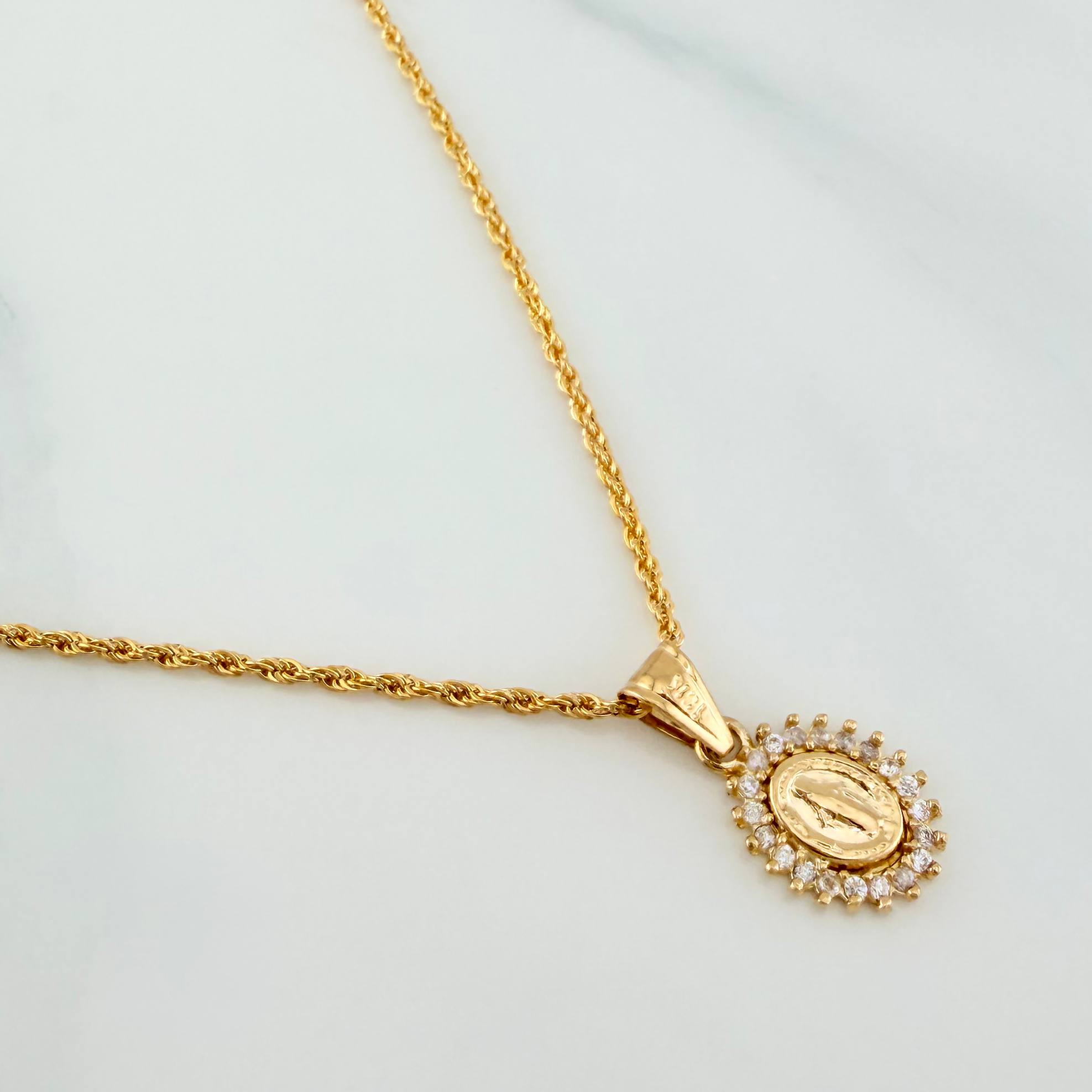 Rope Chain Set + Miraculous Virgin Pendant / 1.95gr / 19 3/4 in 18K Yellow Gold