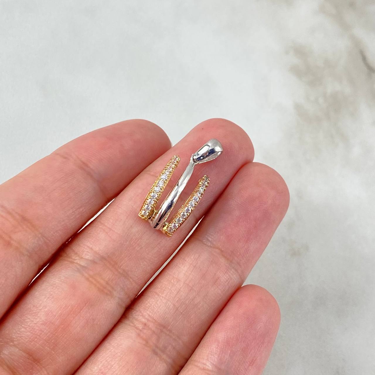 Pendant Three Lines 1.8gr / 2.2cm / White Zircons Three Golds