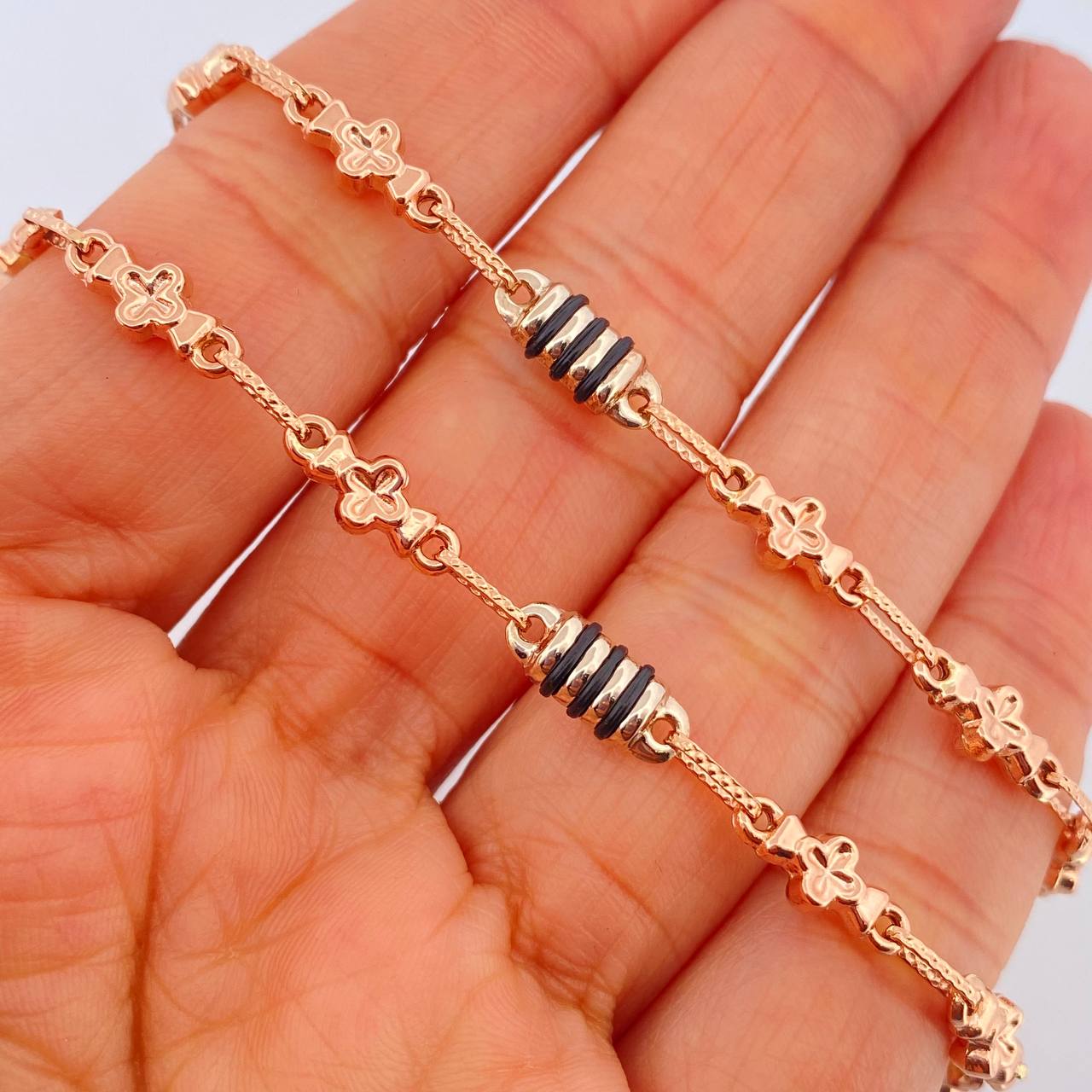 Cadena Rustica Flores 12.4gr / 24 1/2 in / 4.5mm Dos Oros Blanco Rosa 18K %