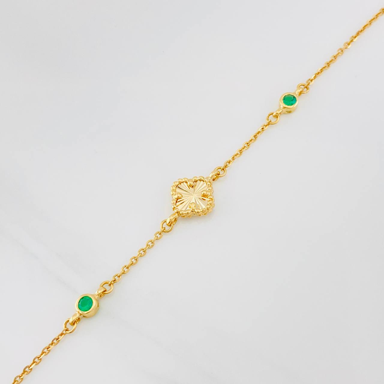 Pulso Trébol Aro Seguido 3g / 7 3/4 in / 1.53mm Oro Amarillo 18K