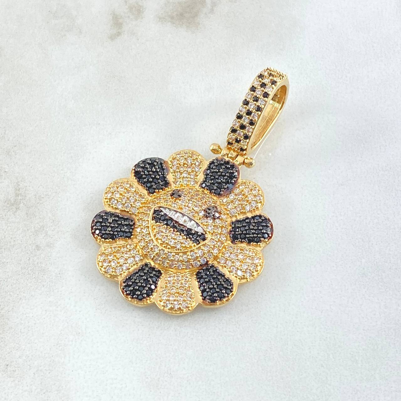 Pendant White and Black Emogi Flower 9.55gr / 4.5cm / Black White Zircons Yellow Gold 18K ©