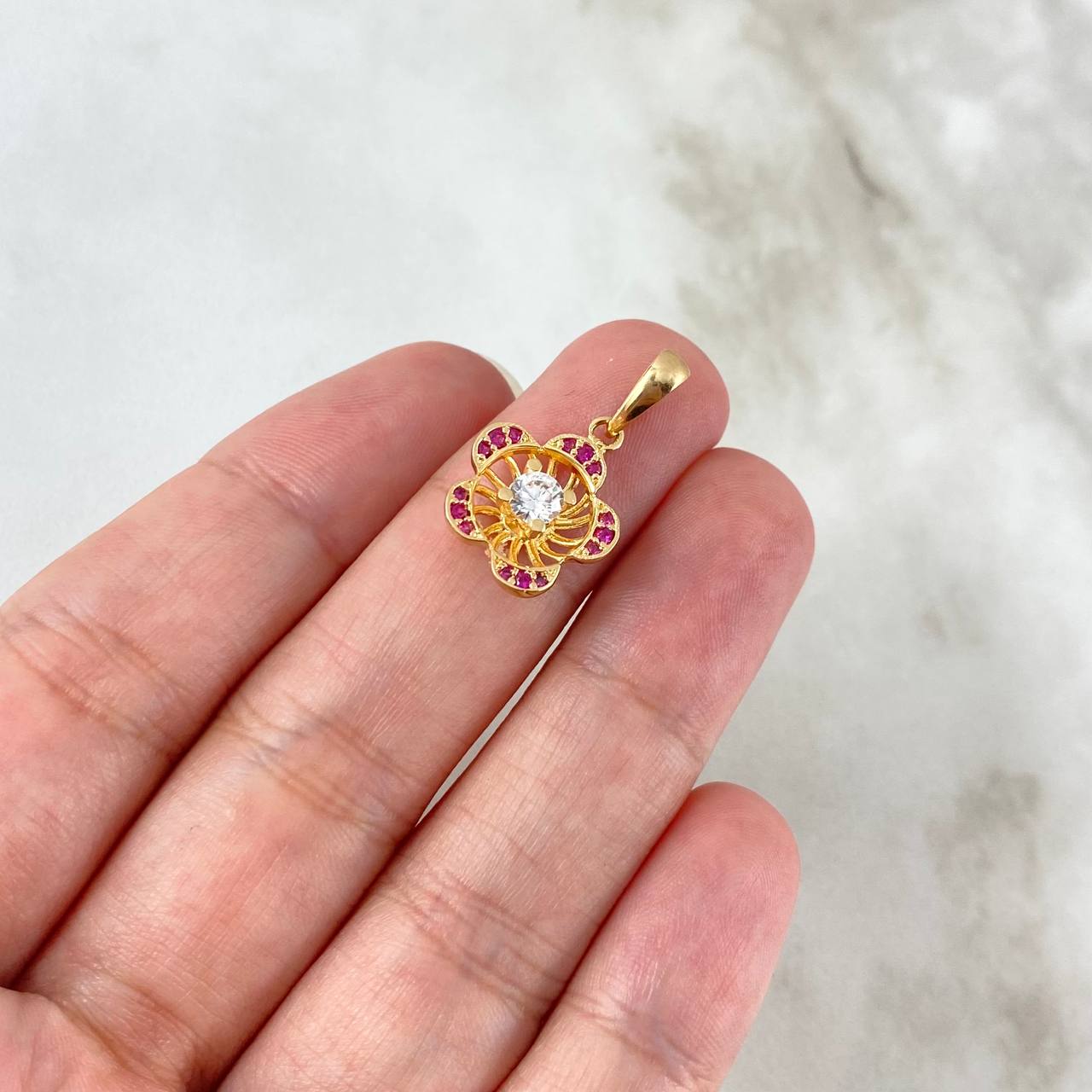 Pendant Flower 2.05gr / 2.1cm / White Fuchsia Zircons Yellow Gold