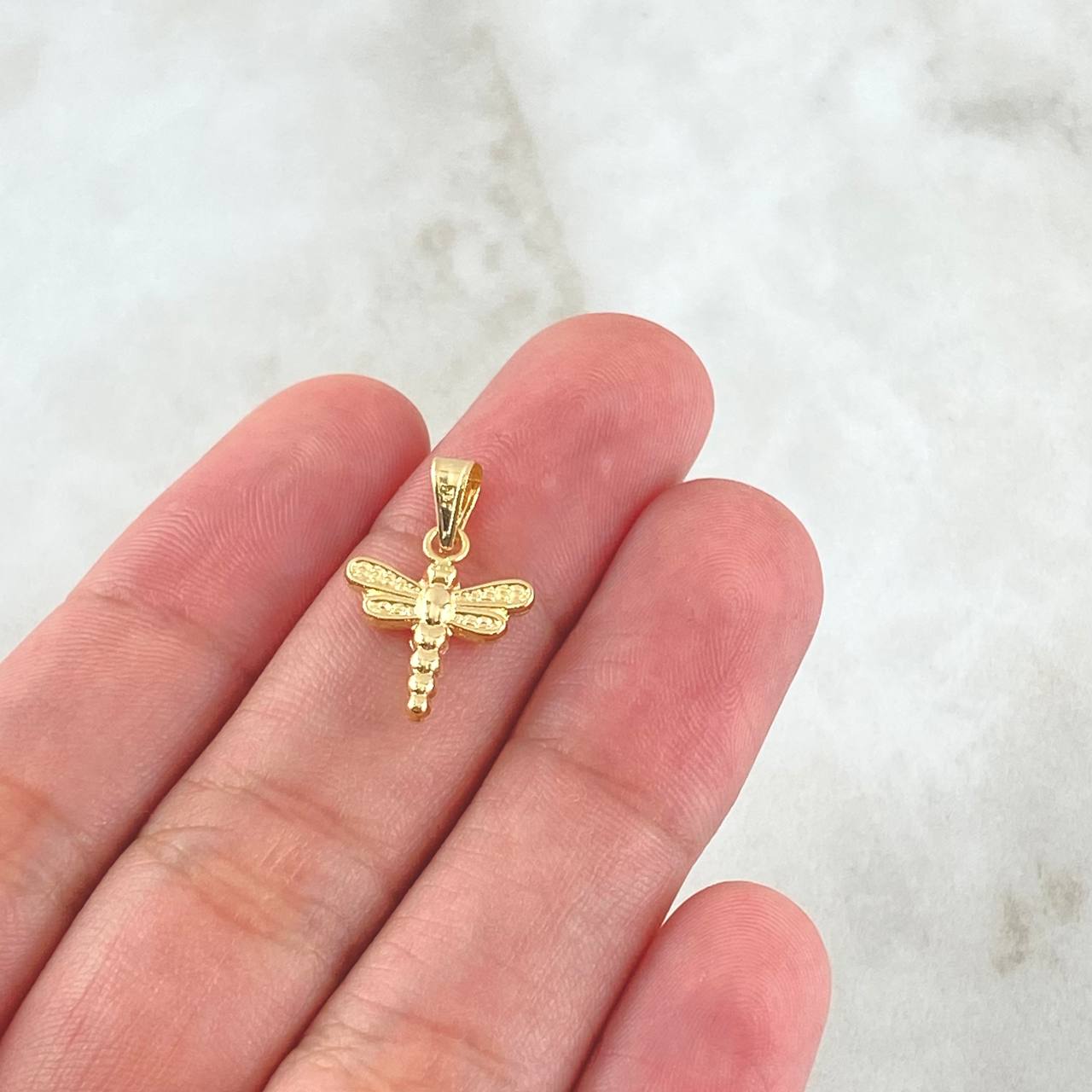 Dije Libebula 0.55gr / 2cm / Texturizada Oro Amarillo 18K ©