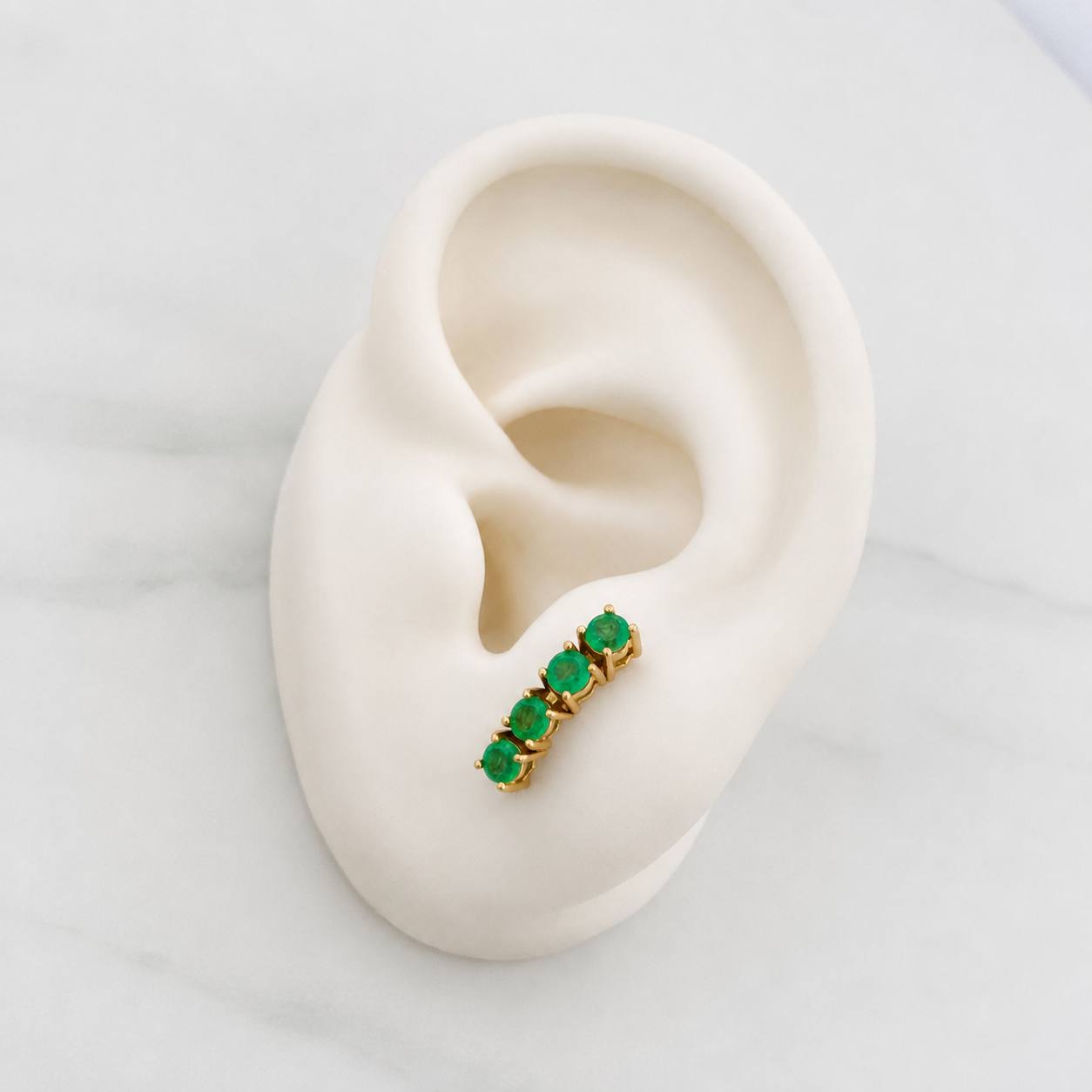 Stud Earrings Circles Emeralds 64pts 2.05g / in / 2mm Yellow Gold 18K