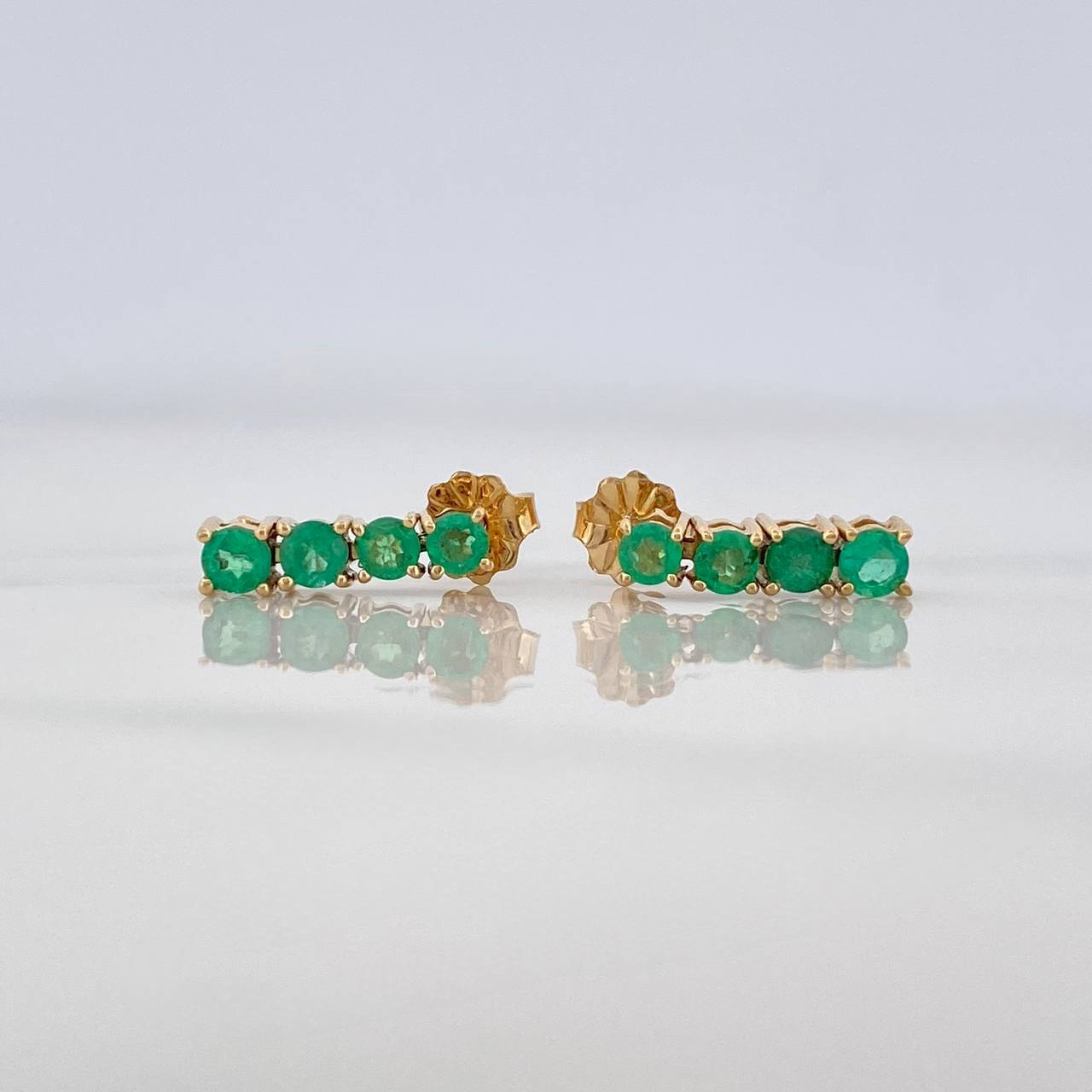 Stud Earrings Circles Emeralds 64pts 2.05g / in / 2mm Yellow Gold 18K
