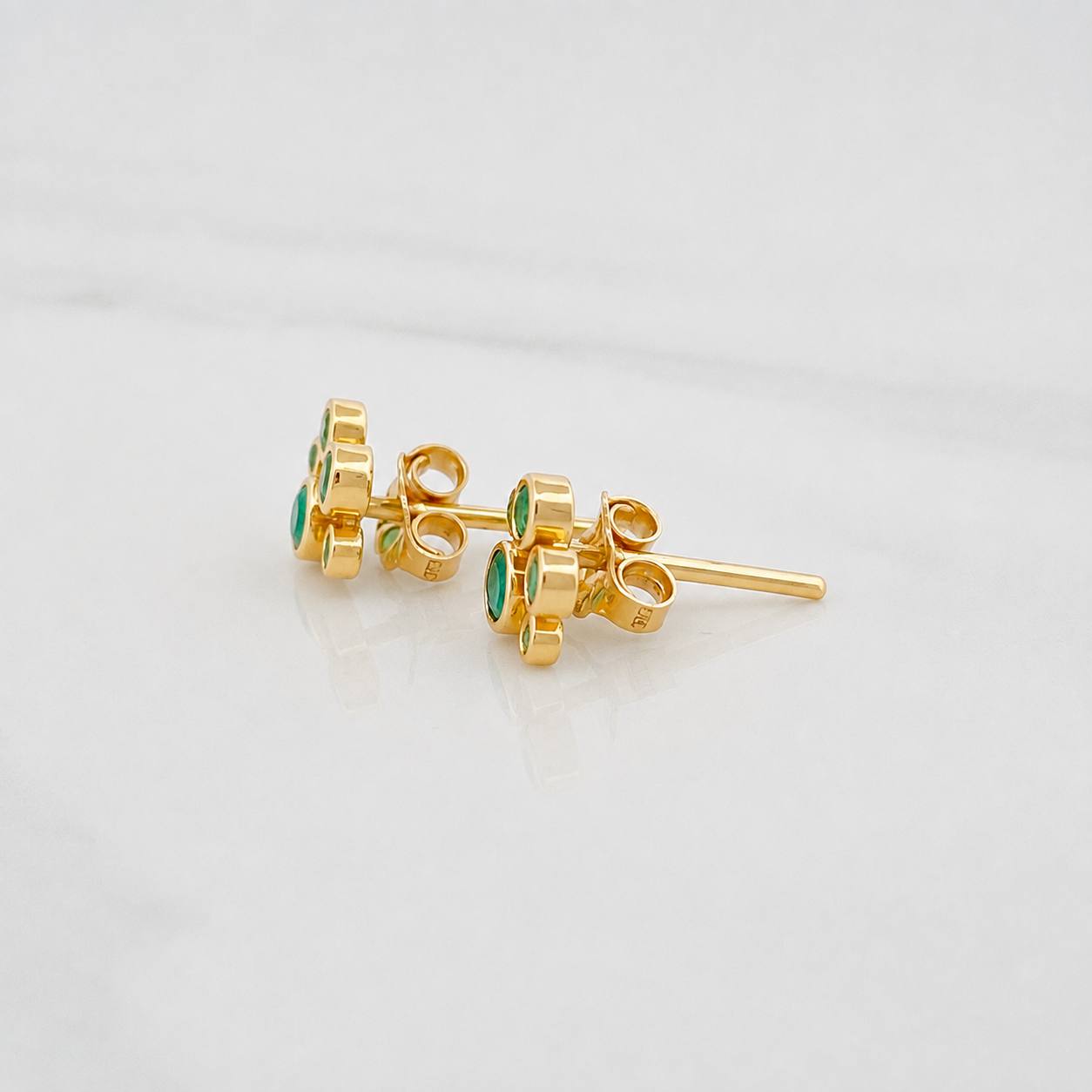 Stud Earrings Circles Emeralds 41pts 1.4g / in / 6mm Yellow Gold 18K
