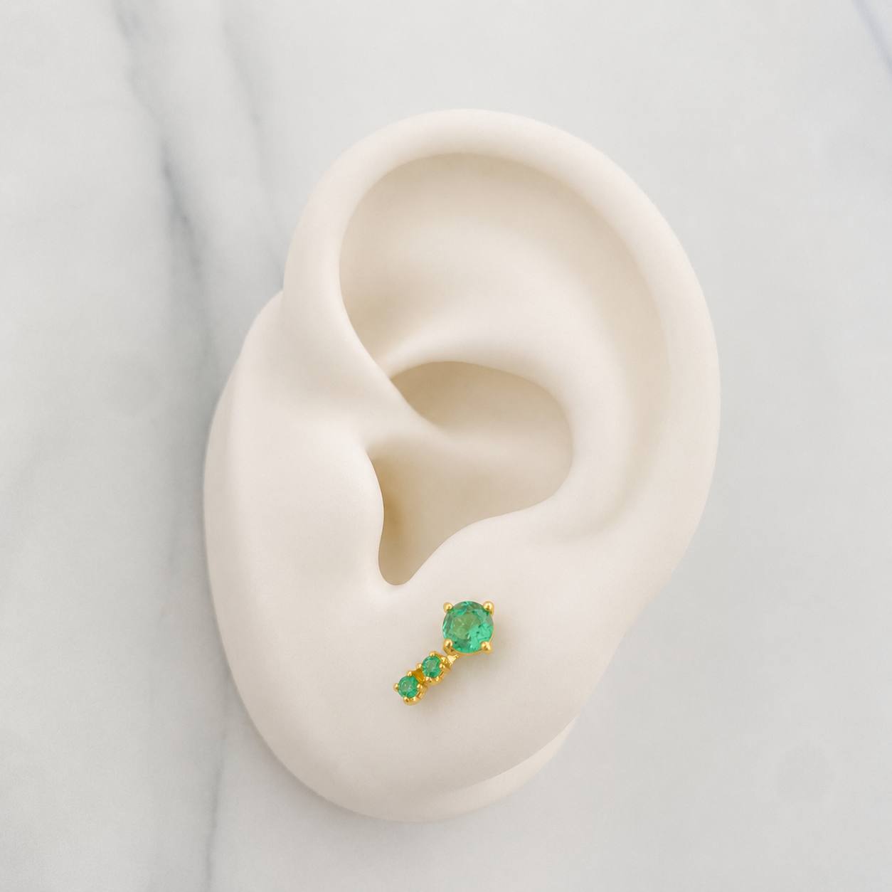 Stud Earrings Circles Emeralds 50pts 1.1g / in / 3mm Yellow Gold 18K