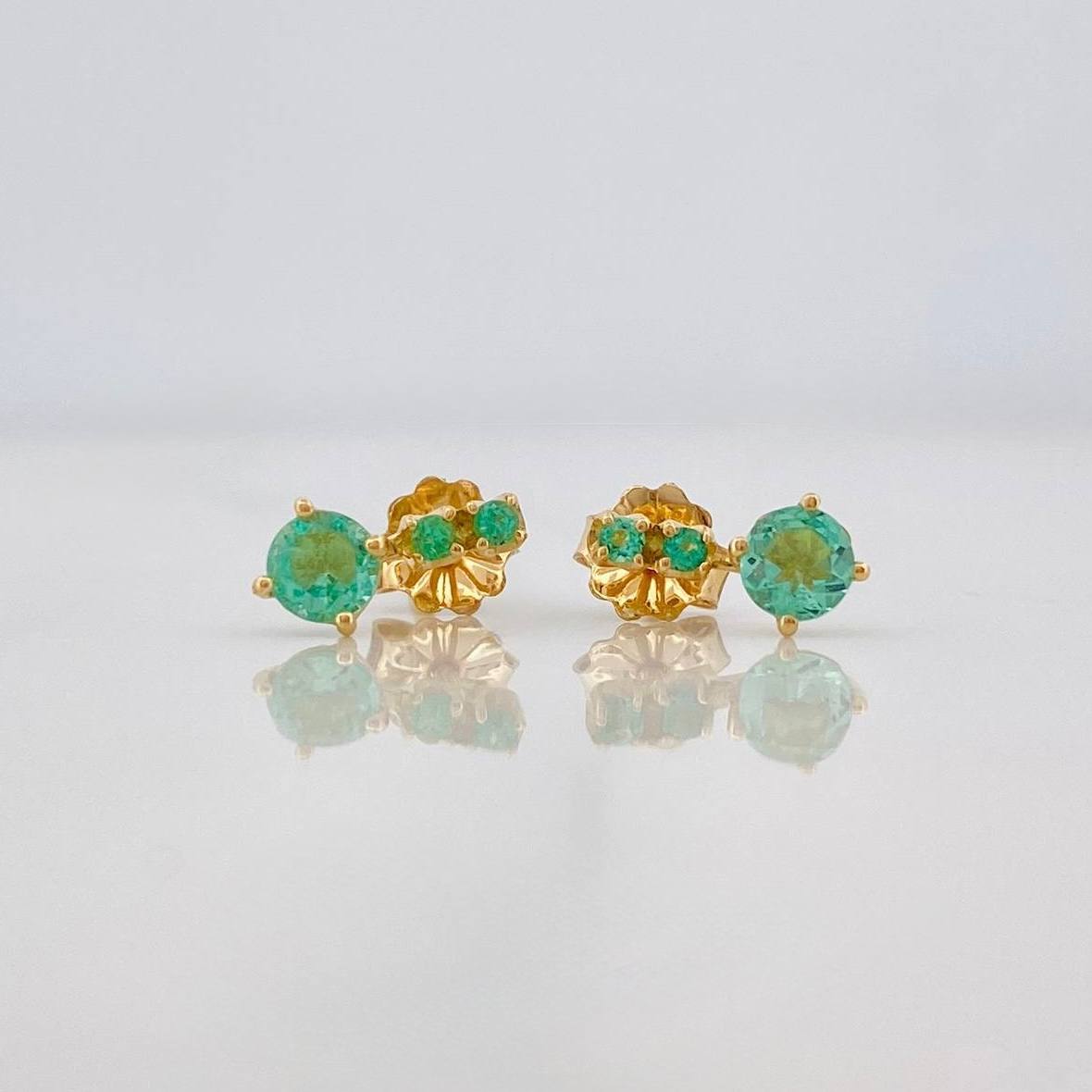 Stud Earrings Circles Emeralds 50pts 1.1g / in / 3mm Yellow Gold 18K