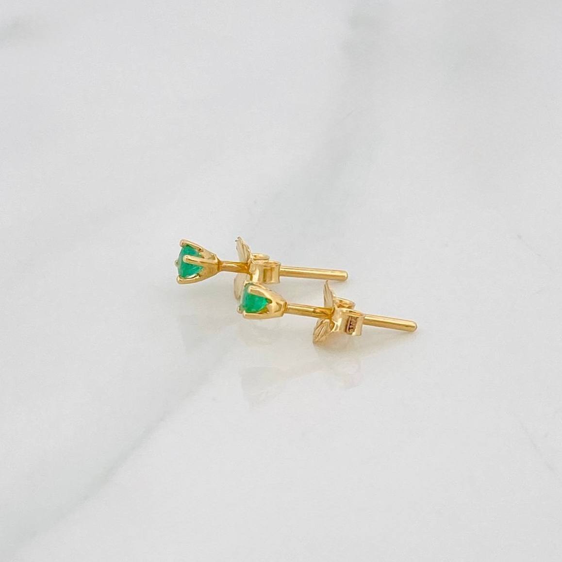 Stud Earrings Four Prongs Emerald 12pts 0.75g / in / 2mm Yellow Gold 18K