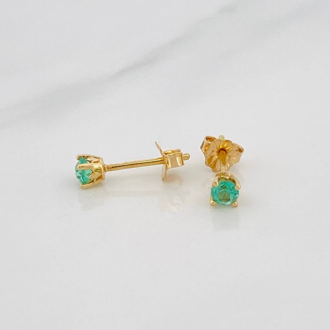 Stud Earrings Four Prongs Emerald 25pts 0.85g / in / 1.7mm Yellow Gold 18K