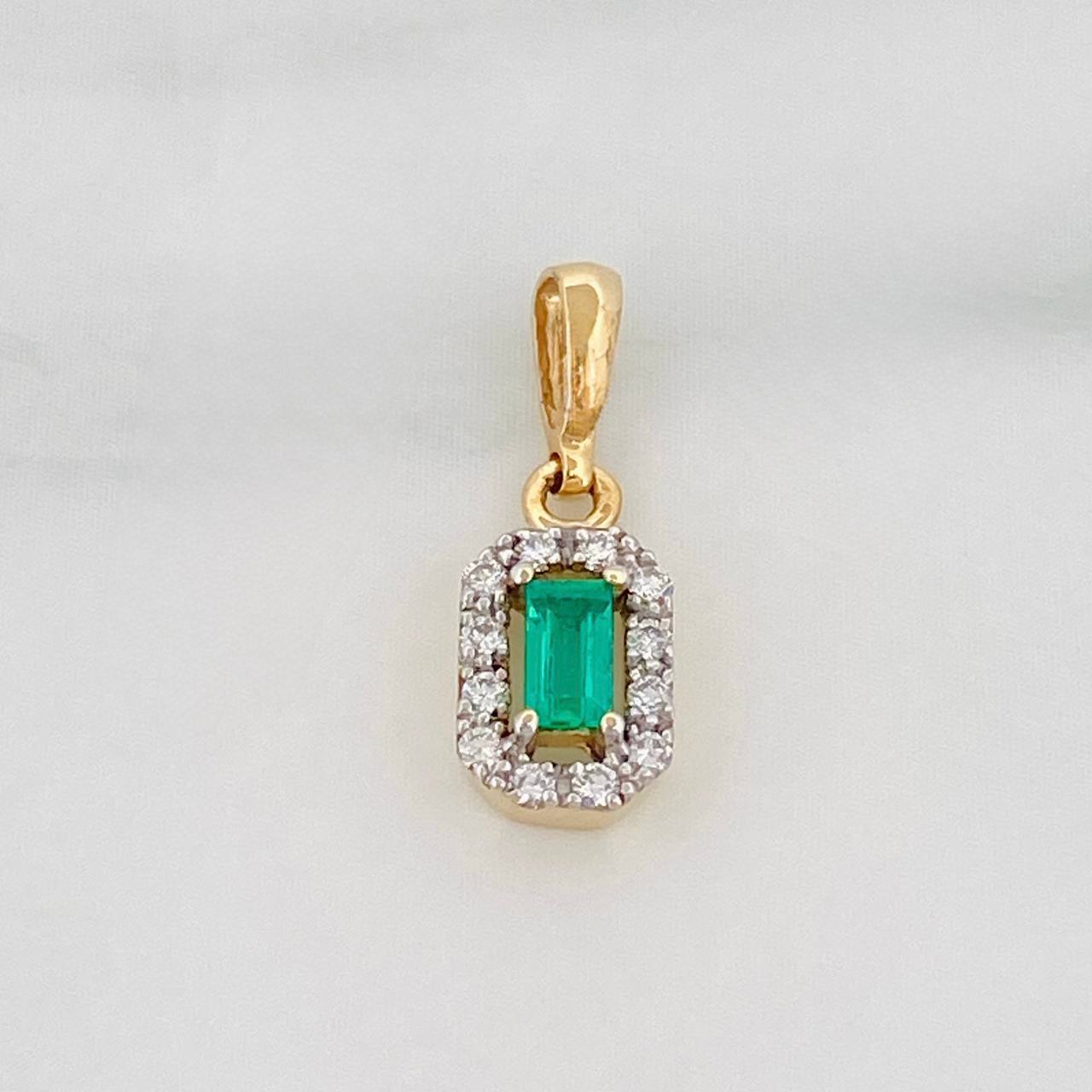 Pendant Rectangle Emeralds 12pts Diamonds 10pts 0.7g / 1/2 in Two Golds Yellow White 18K