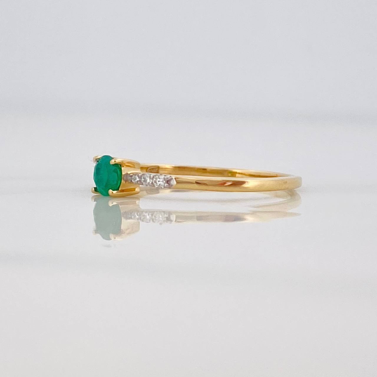 Emerald Bezel Ring 20pts Diamonds 0.5pts 1.55g / Size 6 3/4 Yellow Gold 18K