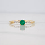 Emerald Bezel Ring 20pts Diamonds 0.5pts 1.55g / Size 6 3/4 Yellow Gold 18K