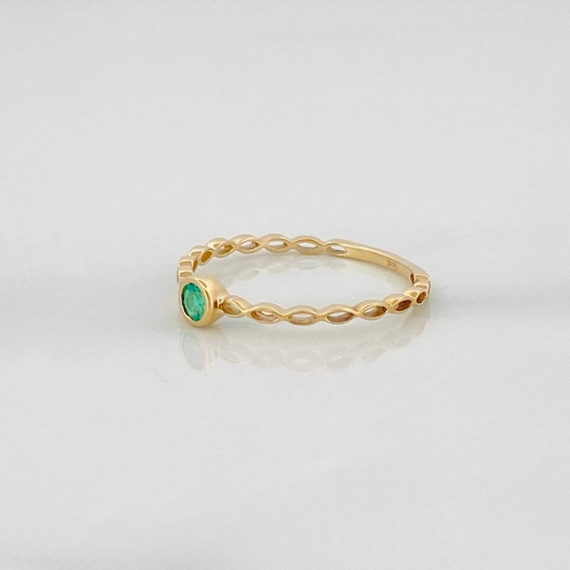 Emerald Bezel Ring 11pts 0.95g / T6 3/4 18K Yellow Gold