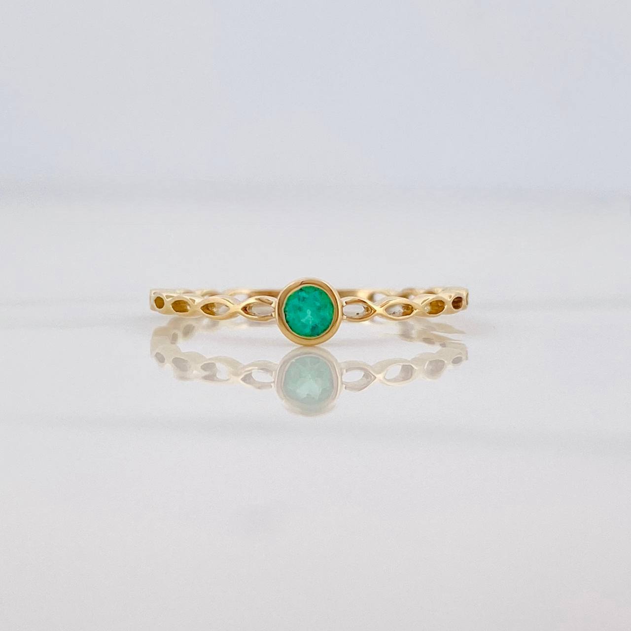 Emerald Bezel Ring 11pts 0.95g / T6 3/4 18K Yellow Gold